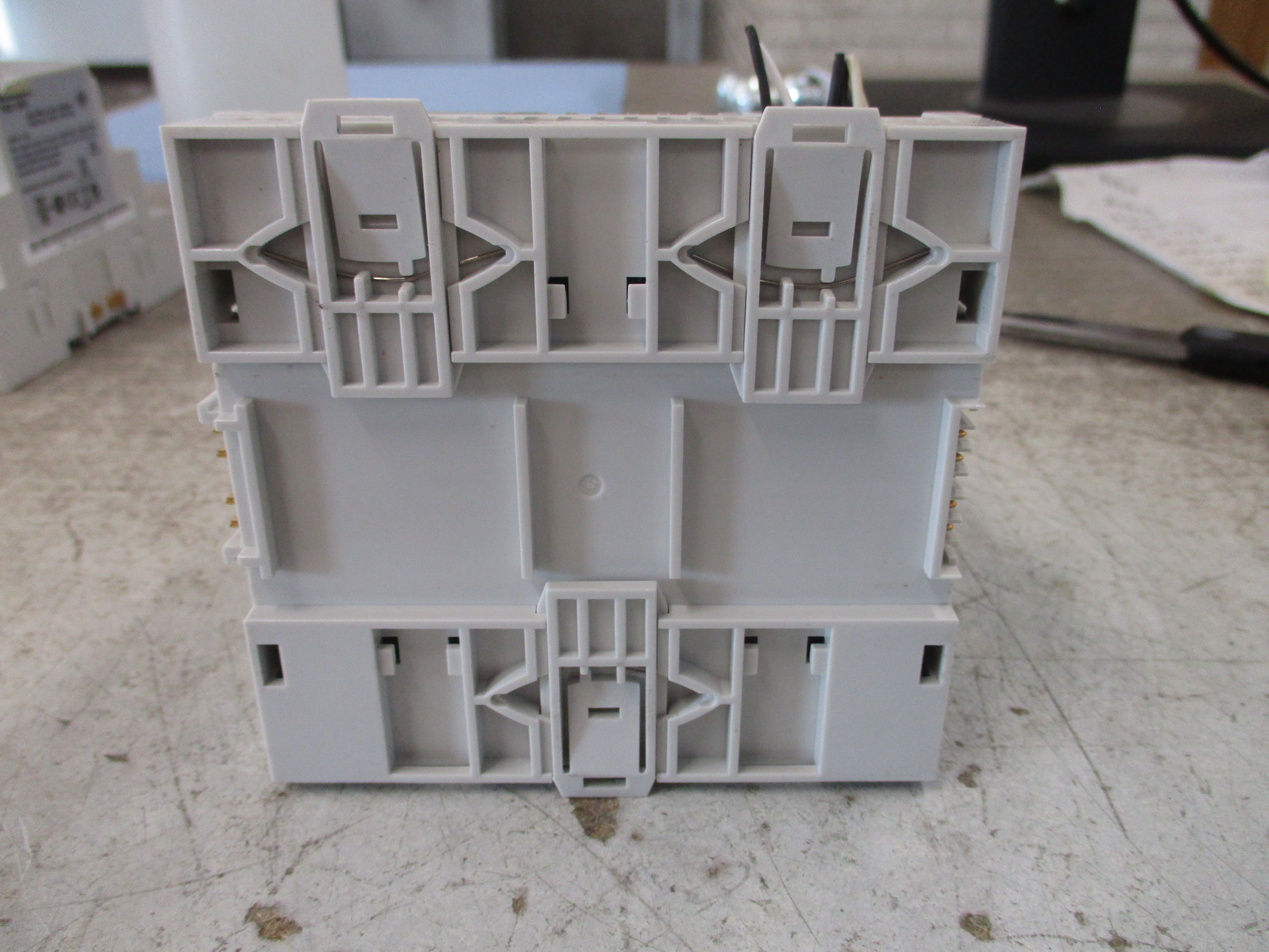 Siemens TX-I/O Power Supply Module TXS1.12F4 Input: 24VAC Output: 24V AC/DC Used
