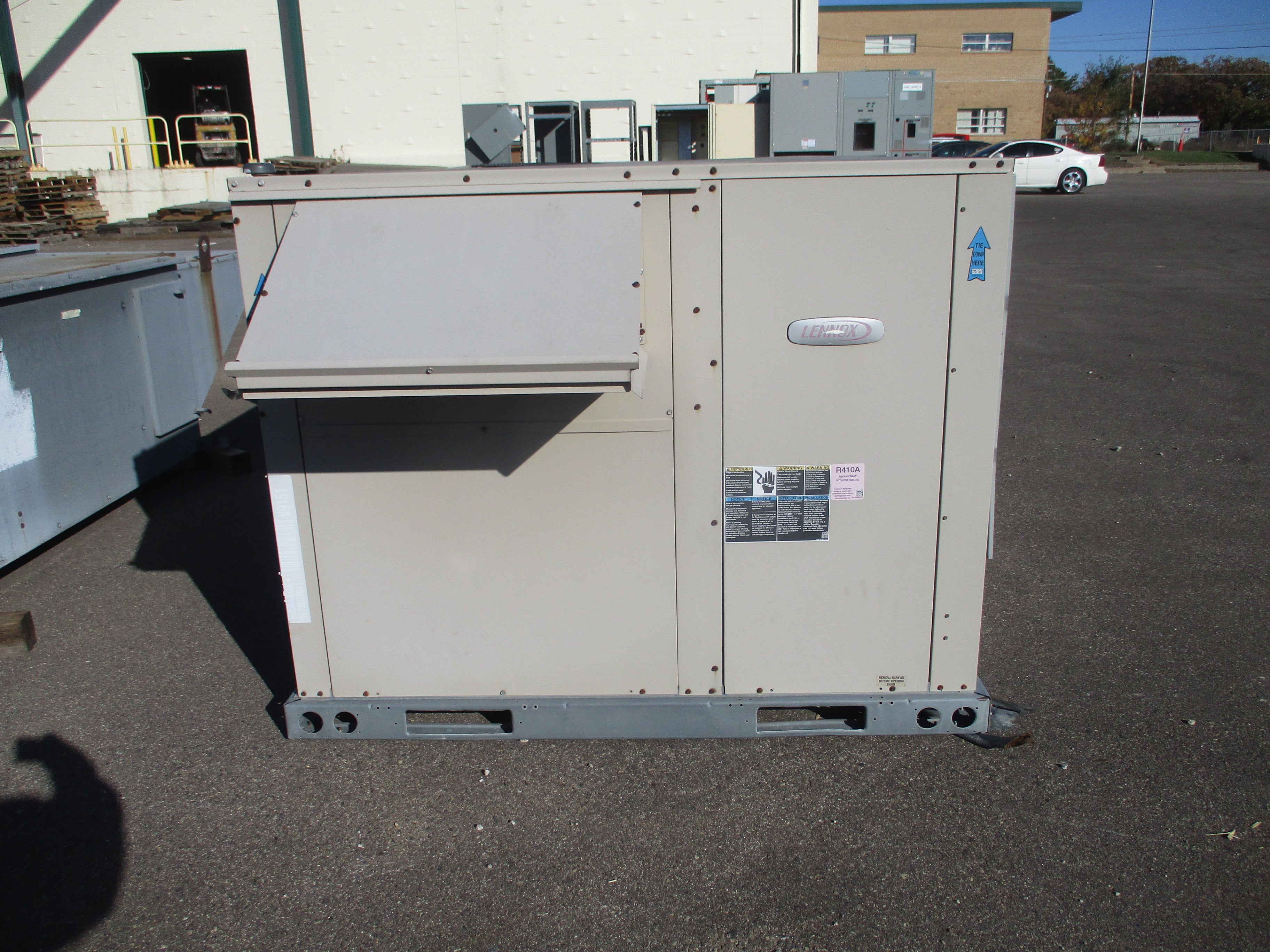 Lennox Rooftop Unit KCA120S4BN3G 10-Ton 460V 3Ph MFD: 2013 *No Heat* Used