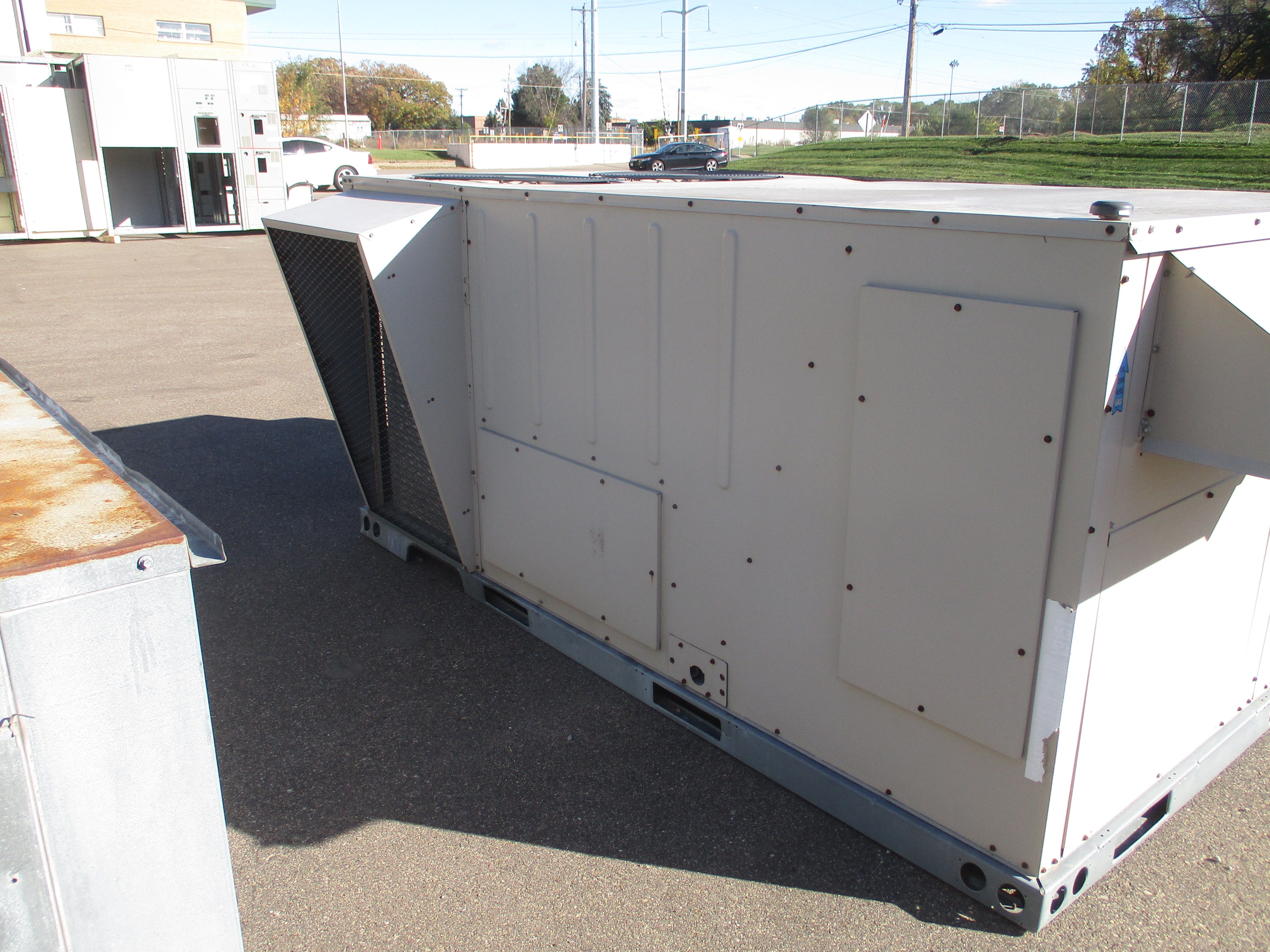Lennox Rooftop Unit KCA120S4BN3G 10-Ton 460V 3Ph MFD: 2013 *No Heat* Used