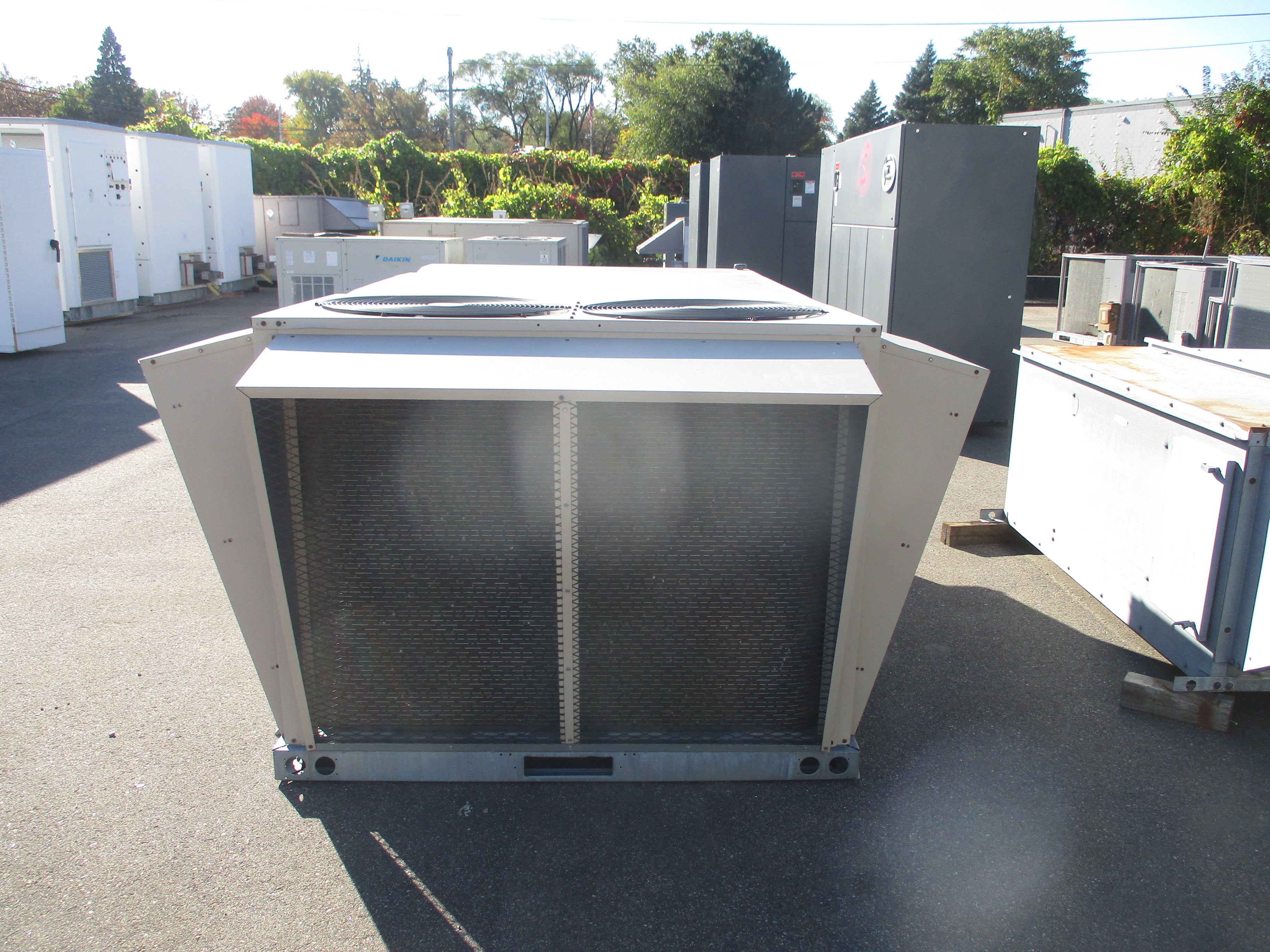 Lennox Rooftop Unit KCA120S4BN3G 10-Ton 460V 3Ph MFD: 2013 *No Heat* Used