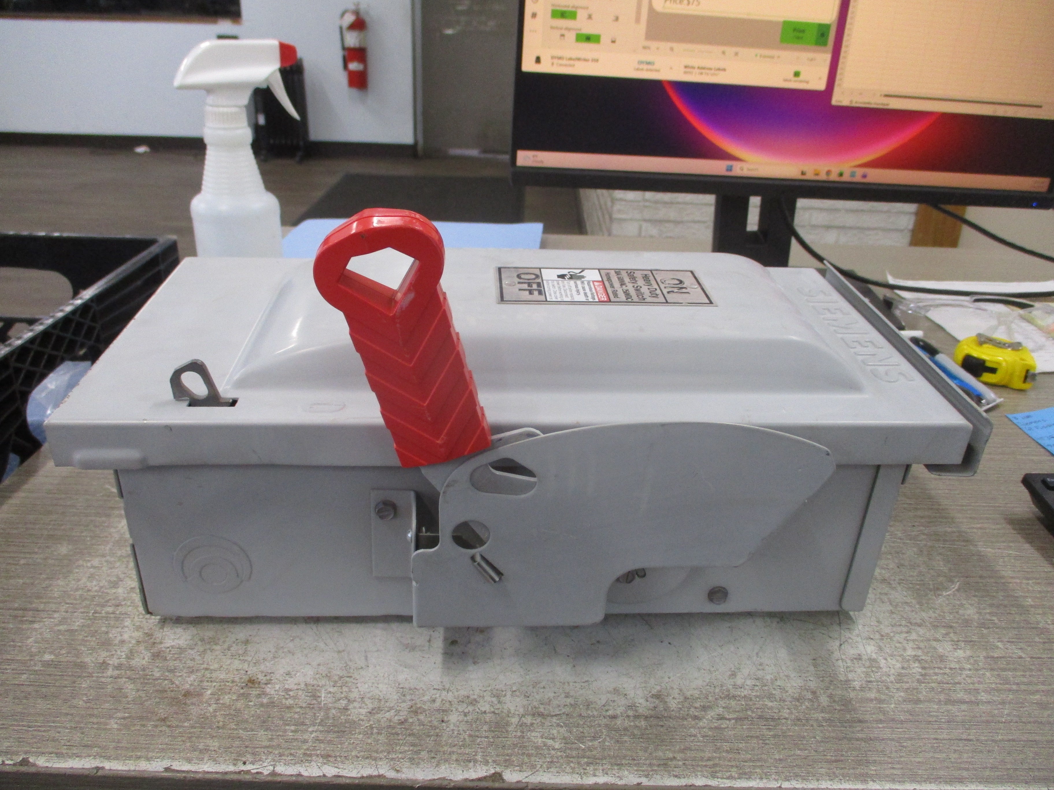 Siemens 3R Fusible Safety Switch/Disconnect HF361R 30A 600V 3P Used