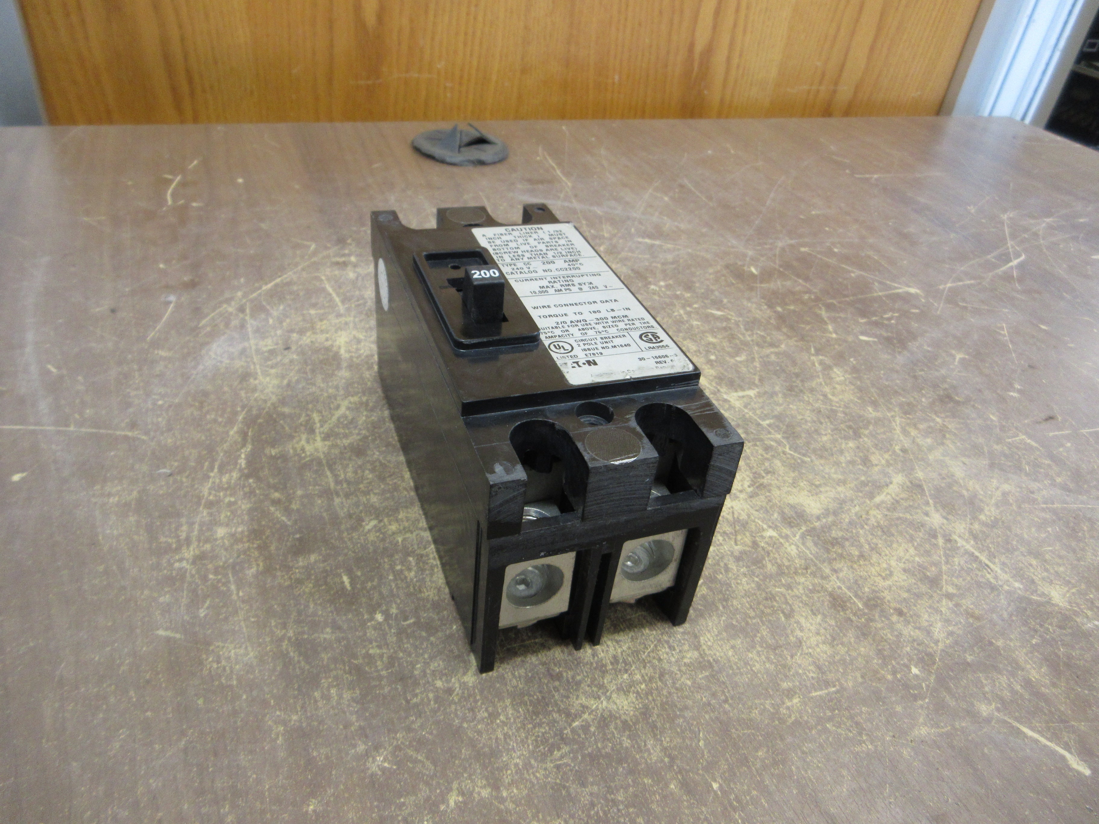 Eaton Circuit Breaker CC2200 200A 240V 2P *Missing (3) Lug Screws* Used