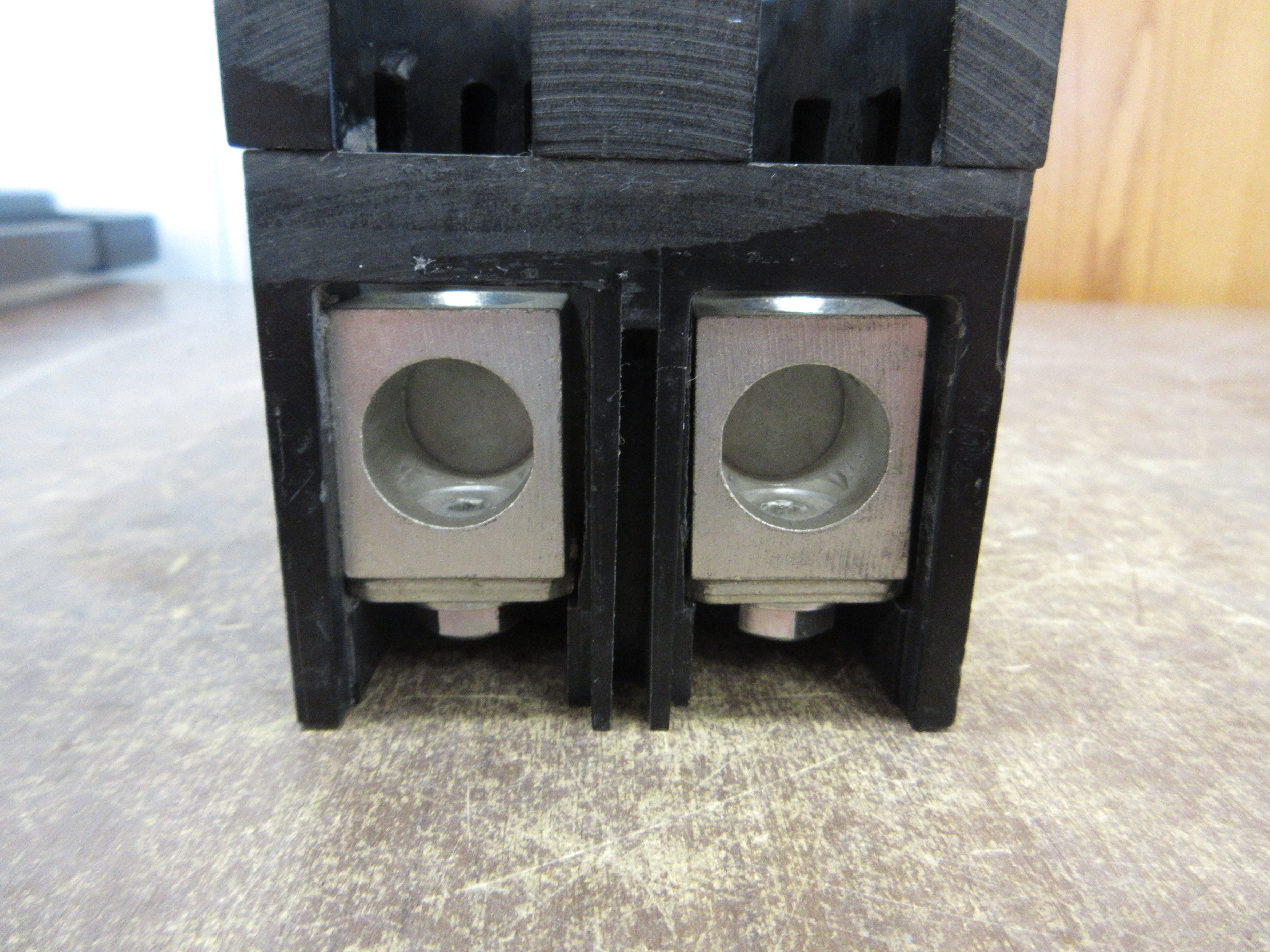 Eaton Circuit Breaker CC2200 200A 240V 2P *Missing (3) Lug Screws* Used