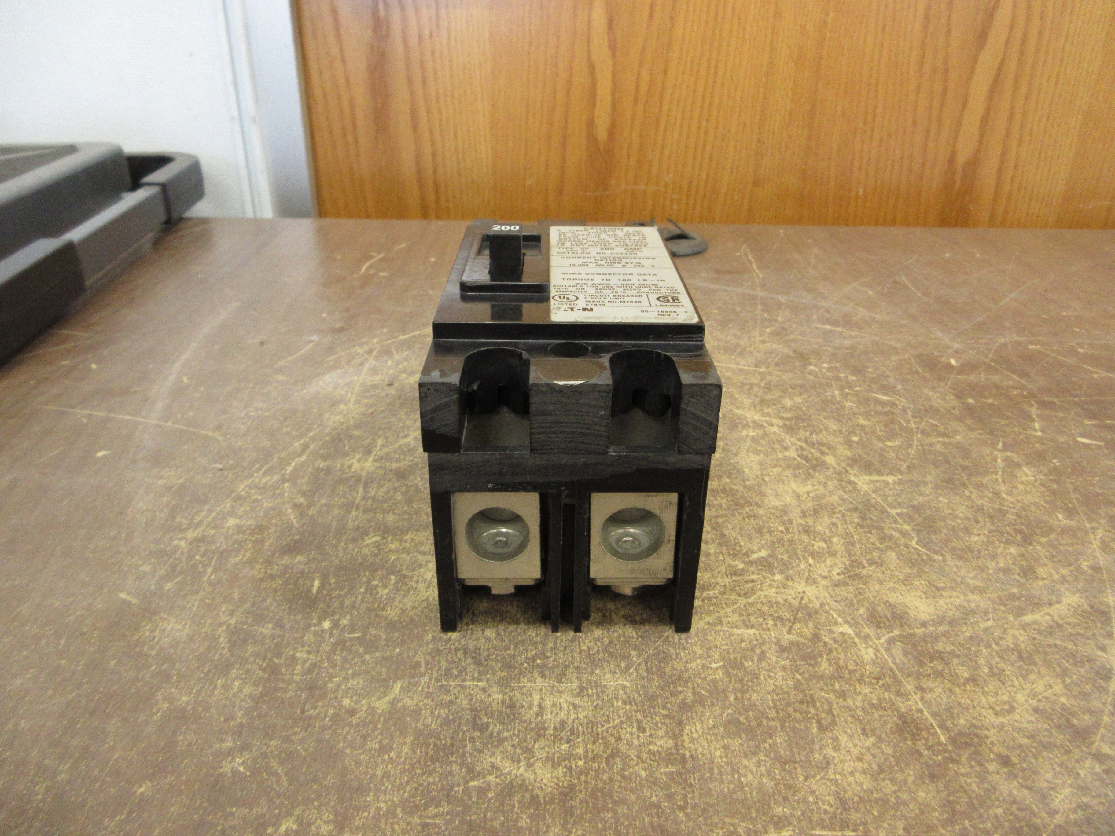 Eaton Circuit Breaker CC2200 200A 240V 2P *Missing (3) Lug Screws* Used