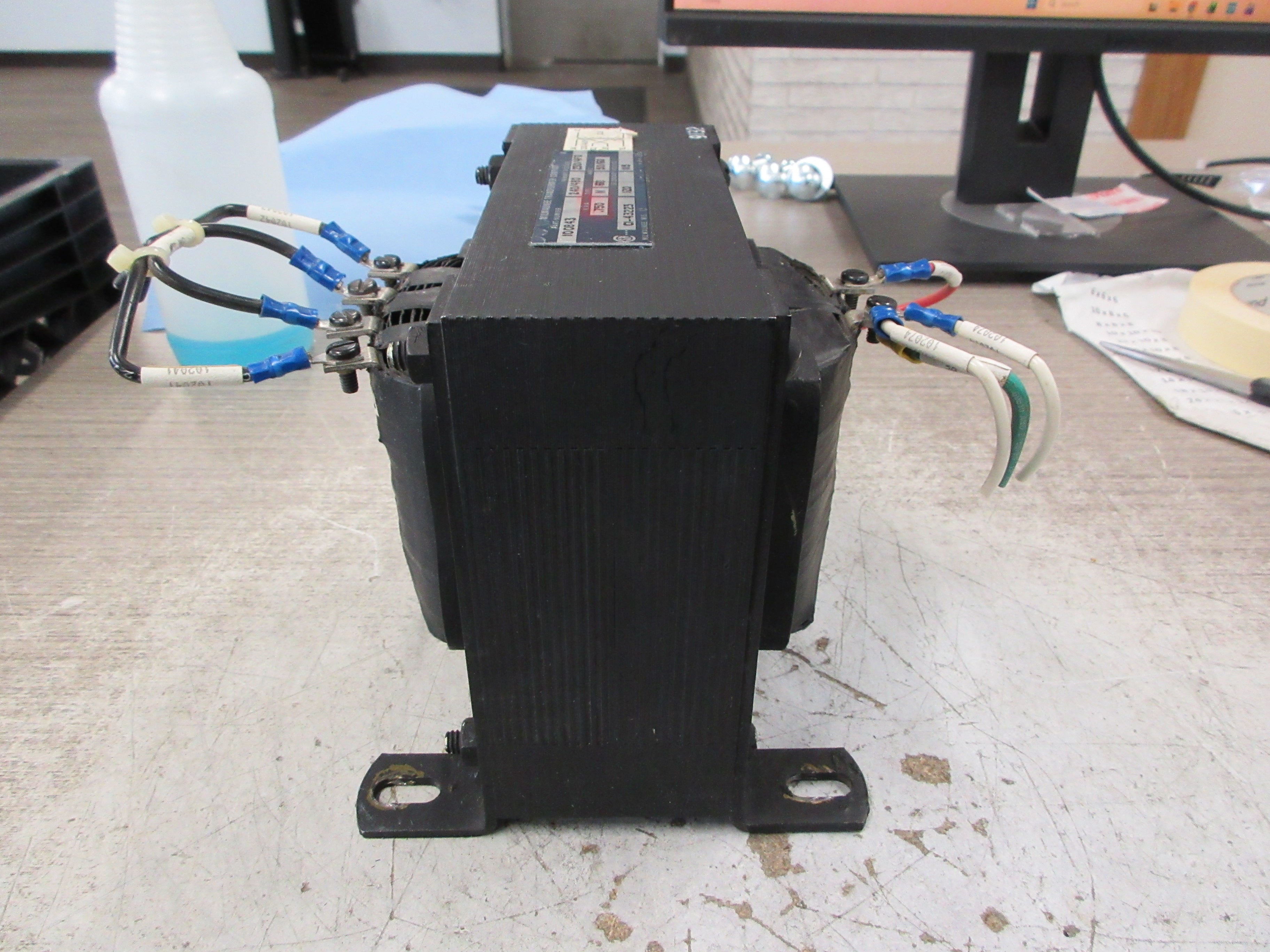 Milwaukee Transformer Co. Transformer 100843 0.750 KVA Pri: 240/480V Used