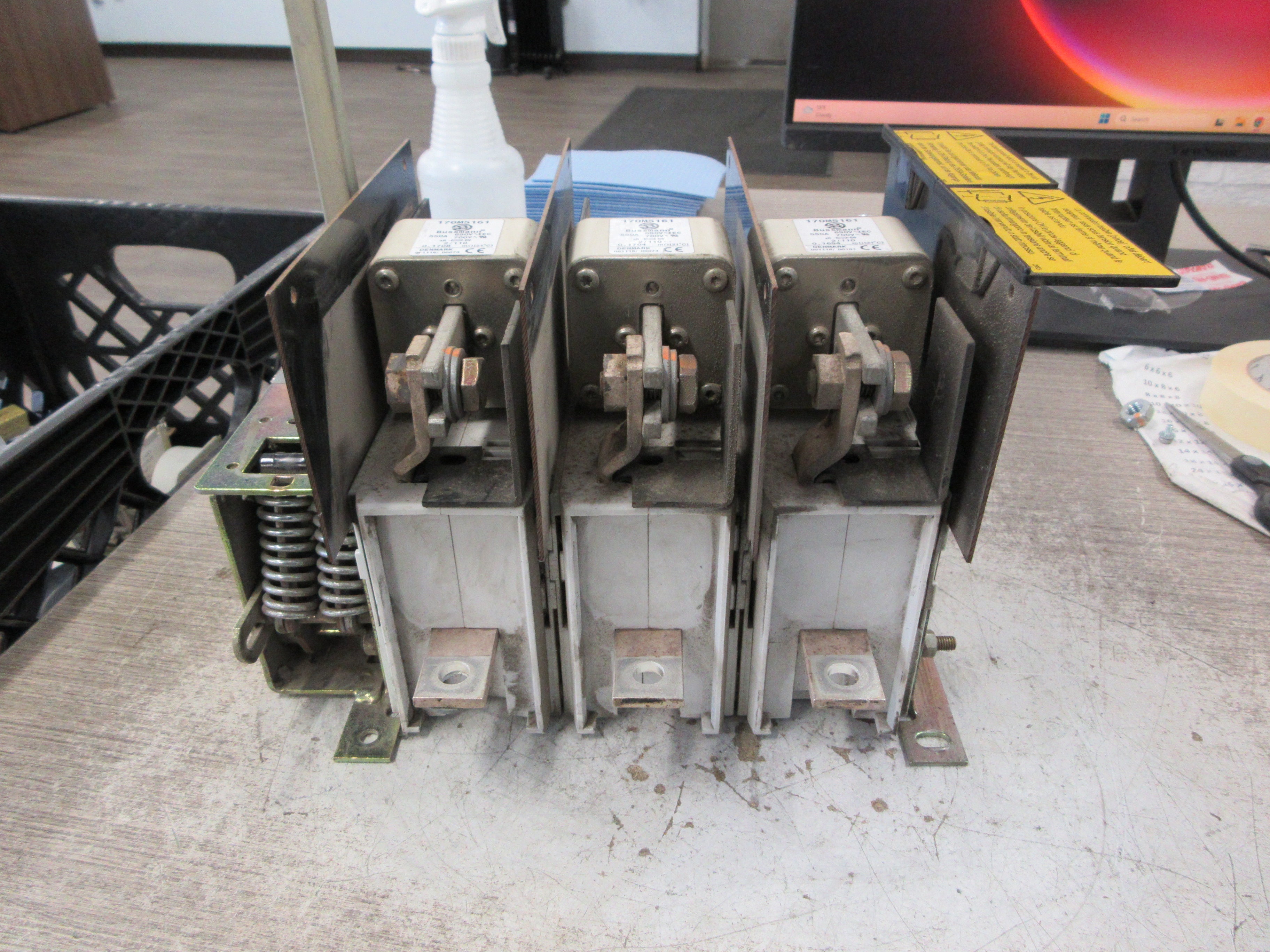 ABB Fusible Disconnect Switch OESA 400T3 400A 690V 3P W/(3) 550A Fuses Used