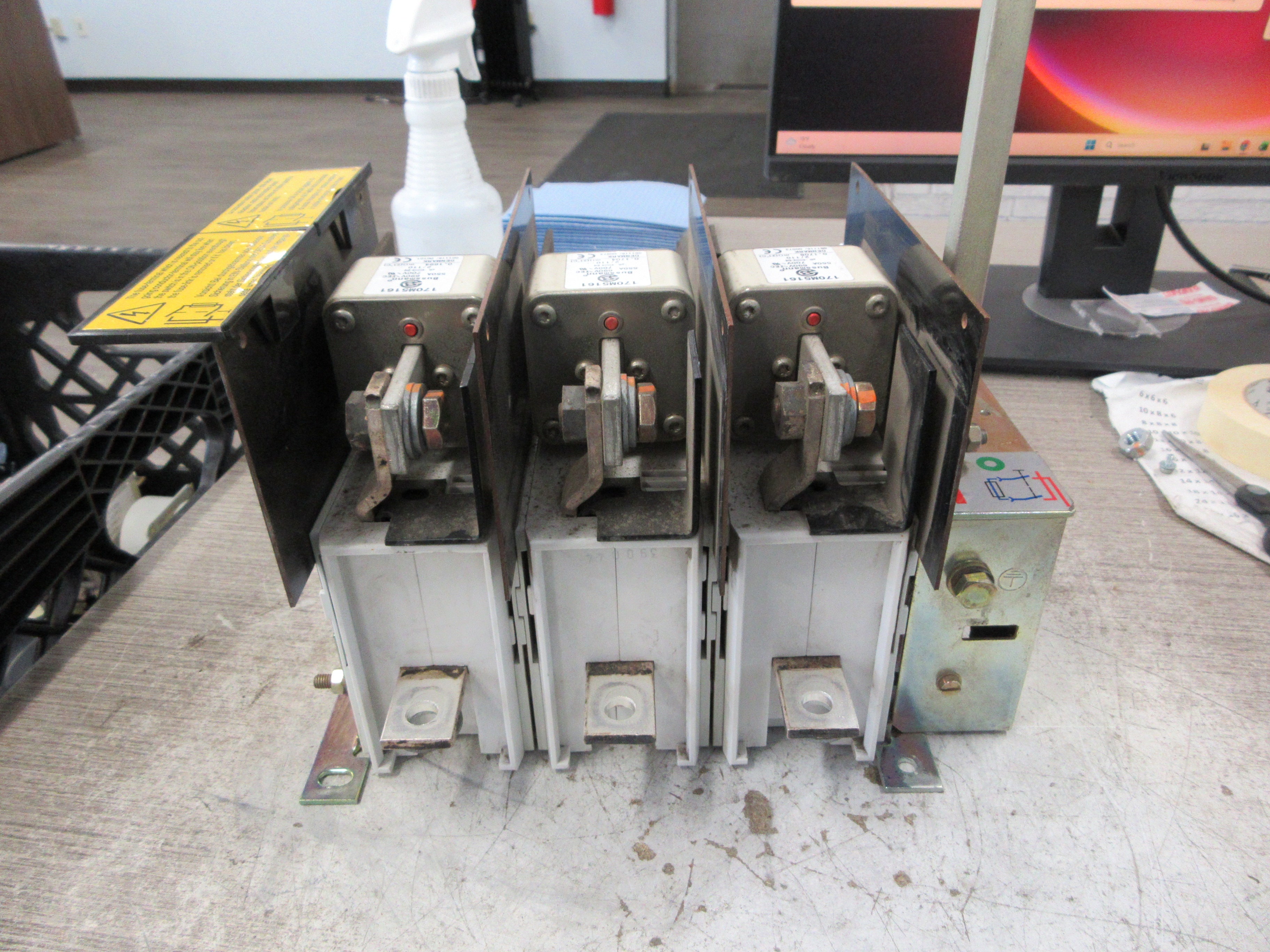 ABB Fusible Disconnect Switch OESA 400T3 400A 690V 3P W/(3) 550A Fuses Used