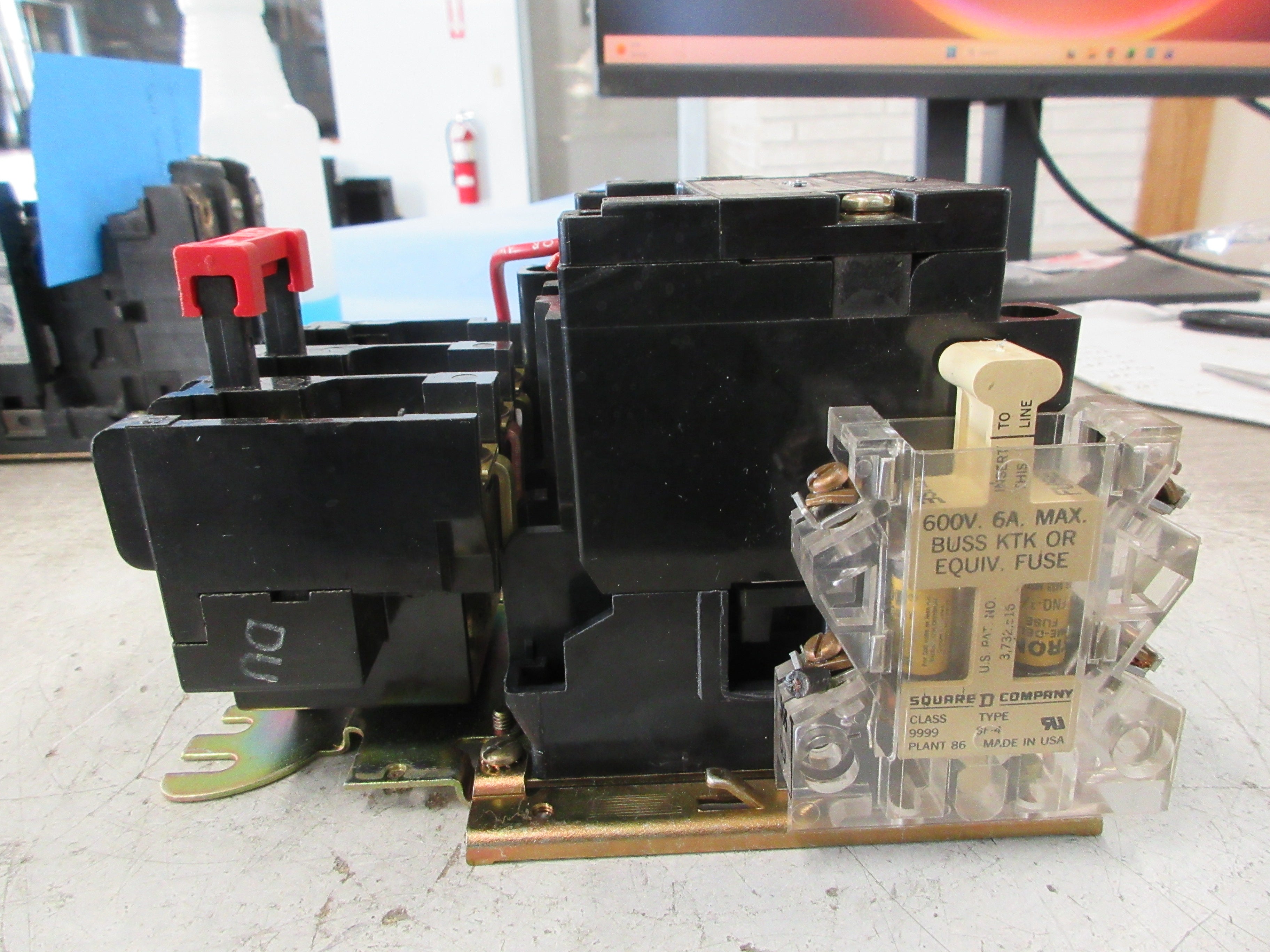 Square D Size 1 Starter 8536 SCO 3 S Ser. A 120V Coil 600V W/Aux Fuse Used