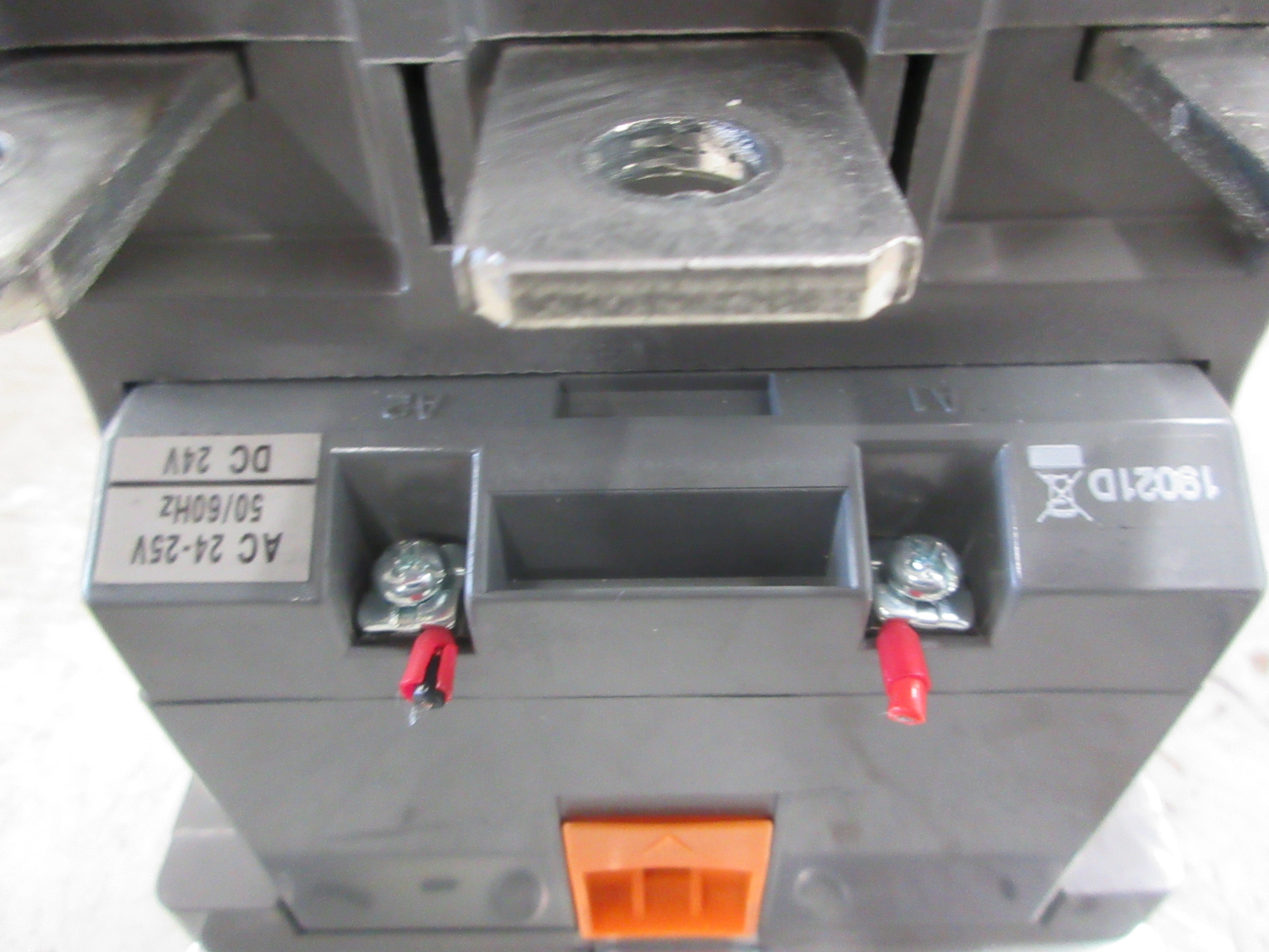 LS Metasol Contactor MC-225a 24-25VAC/24VDC Coil 350A 600V Used