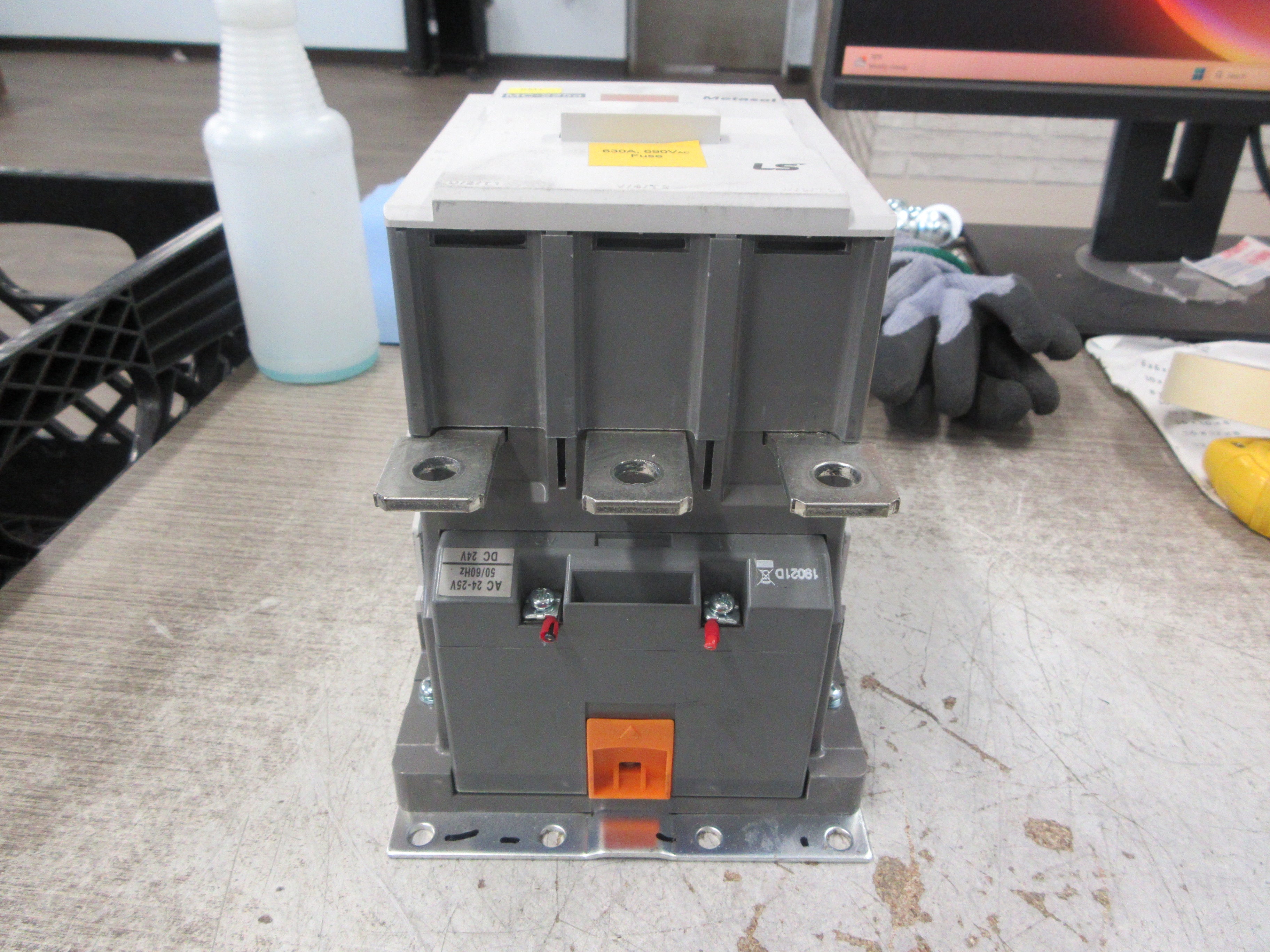 LS Metasol Contactor MC-225a 24-25VAC/24VDC Coil 350A 600V Used