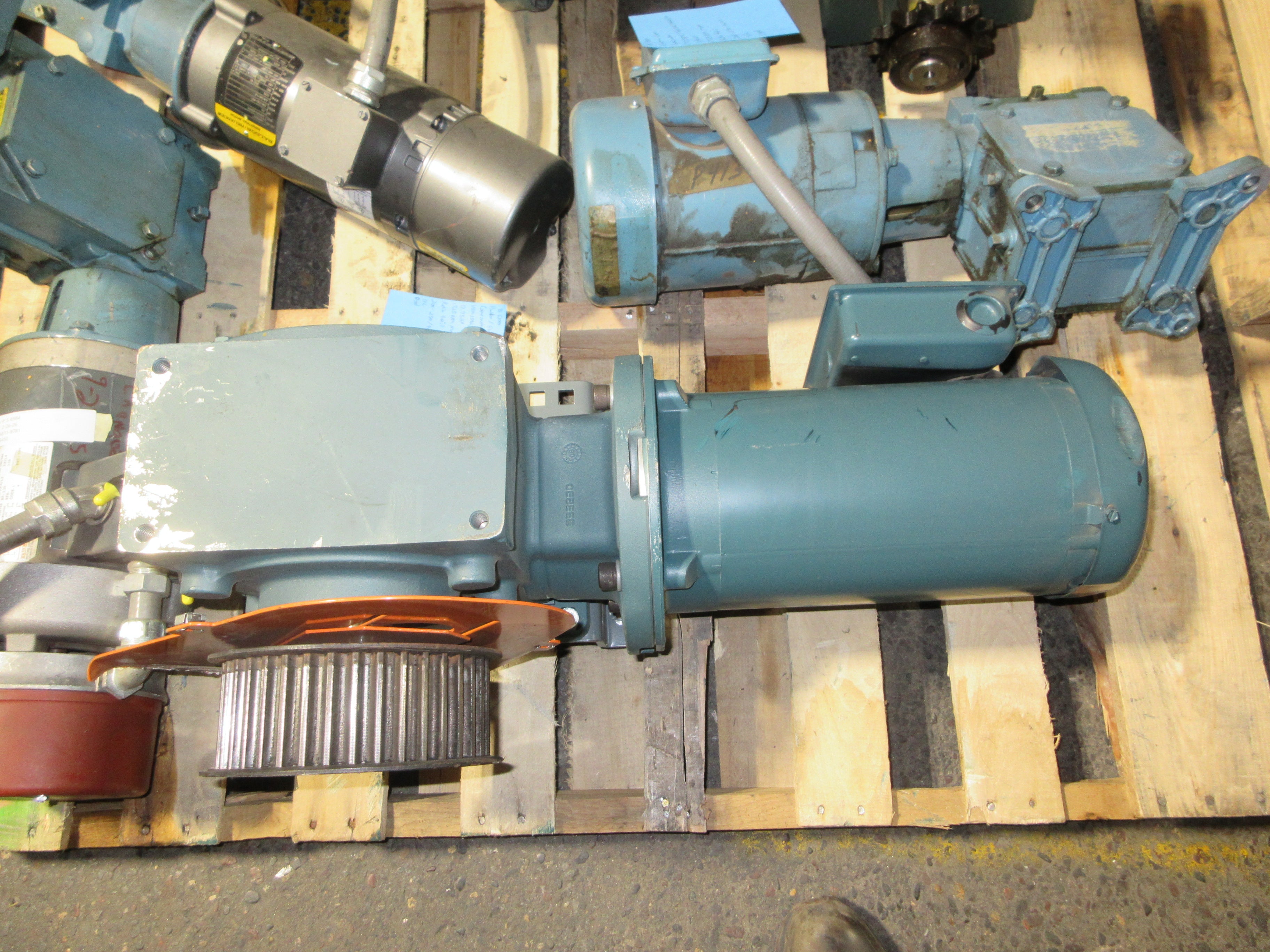 Baldor / Dodge Gearmotor VUHM3611T / 35Q30R18 3HP 1750RPM Motor Ratio 30:1 Used
