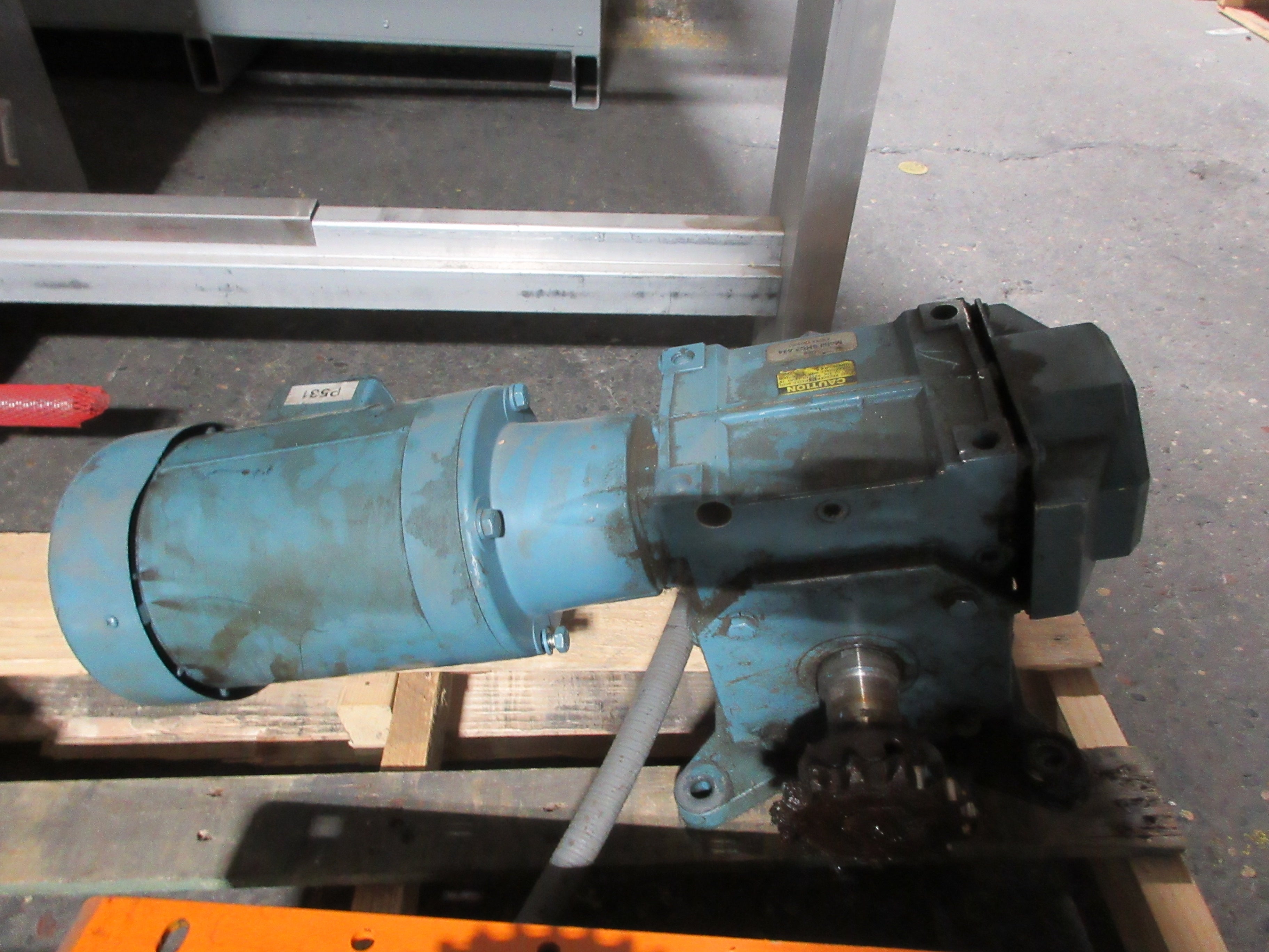 Electra-Gear Gearmotor 647200011 / ABC30C550RW/F 3/4HP 1140RPM Motor Used