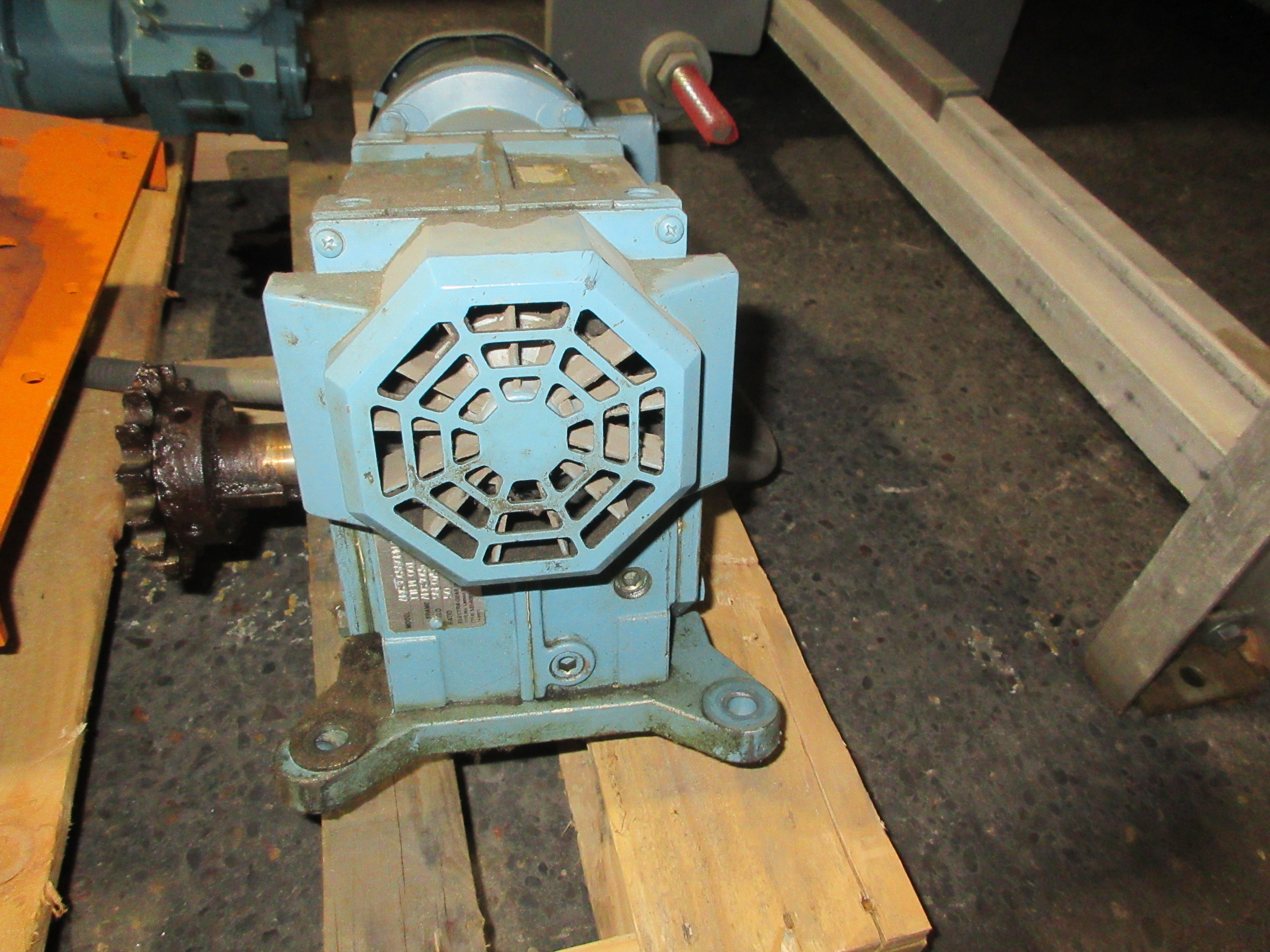 Electra-Gear Gearmotor 647200011 / ABC30C550RW/F 3/4HP 1140RPM Motor Used