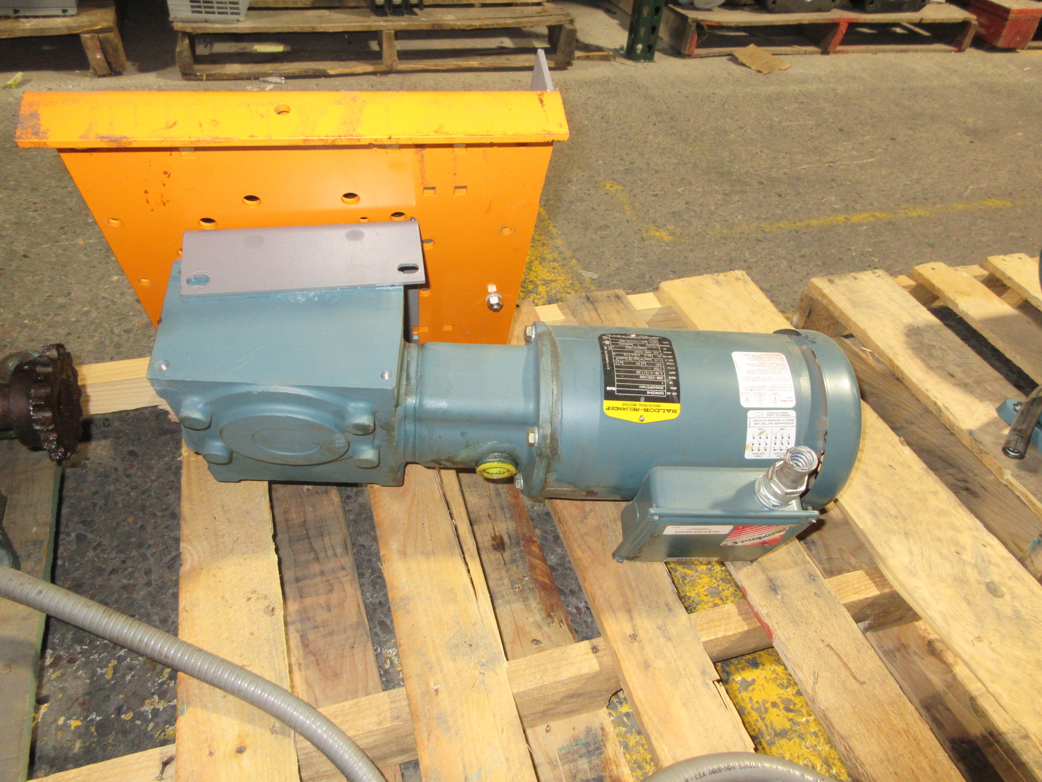 Baldor / Dodge Gearmotor VUHM3546 / 26S30L 1HP 1750RPM Motor Ratio 30:1 Used