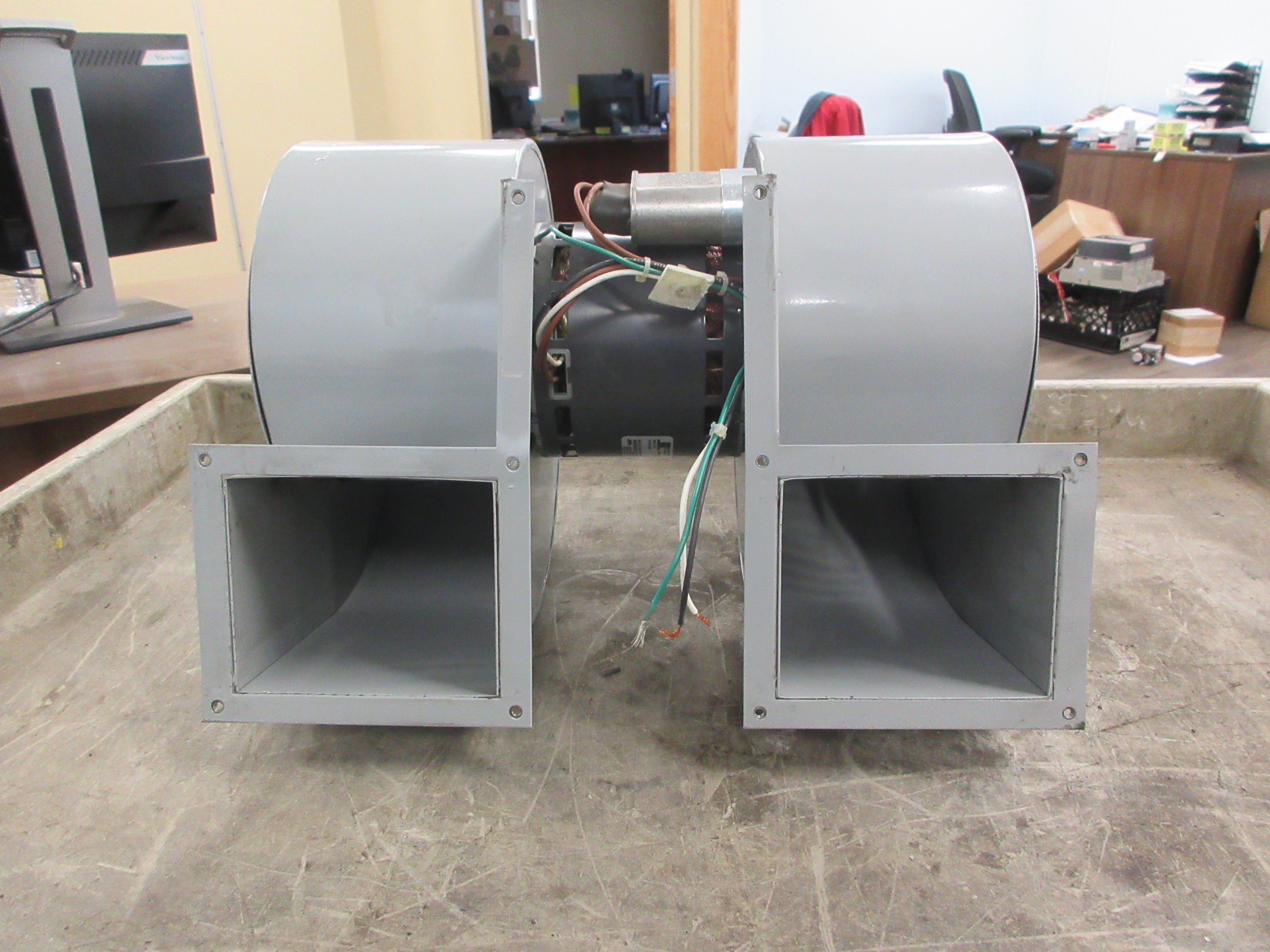 Kooltronic Dual Blower KBB67-67-102*3 Rev. 3 115V 50/60Hz Used
