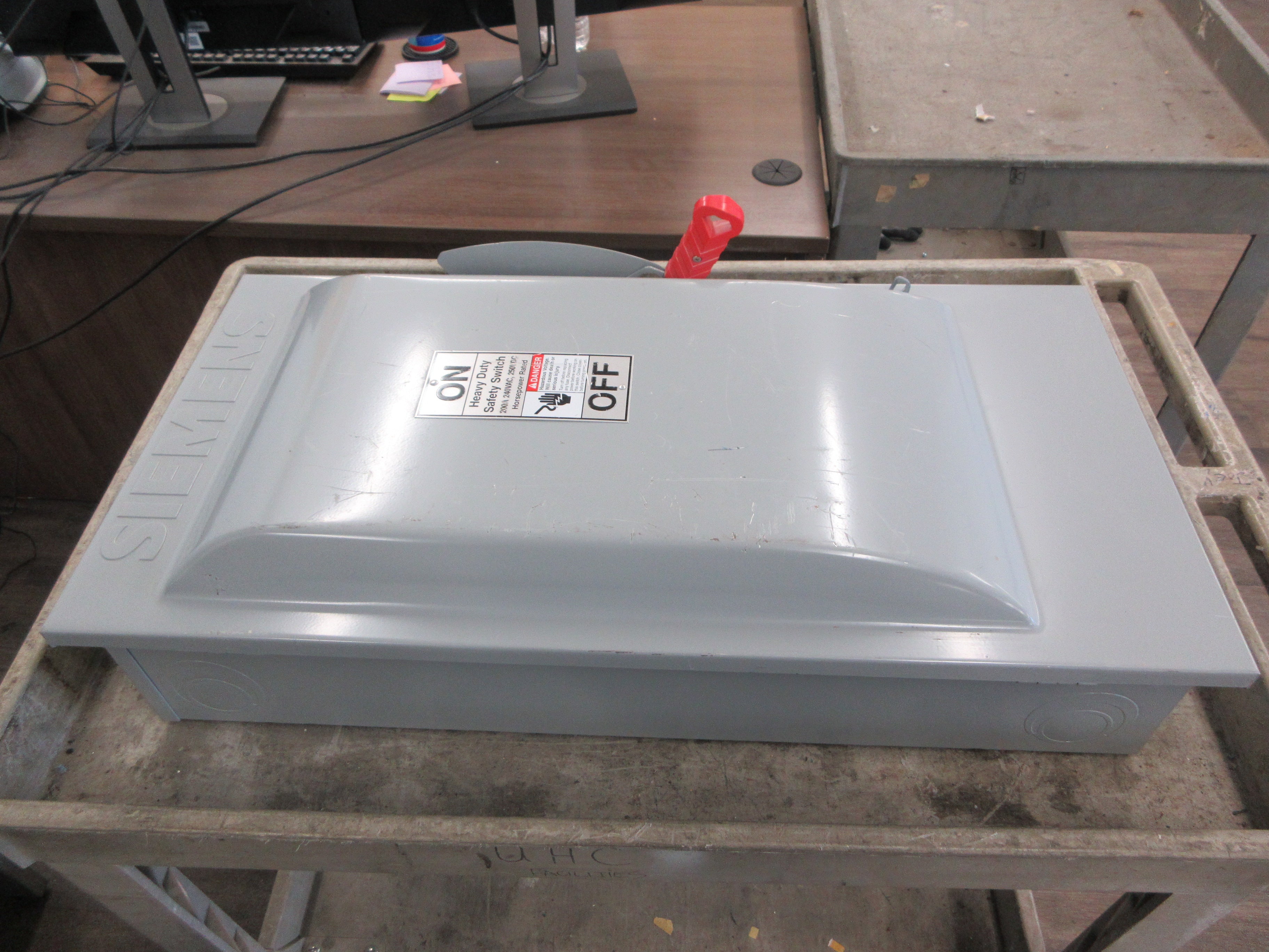 Siemens Fusible Safety Switch/Disconnect HF324N 200A 240V 3P Used
