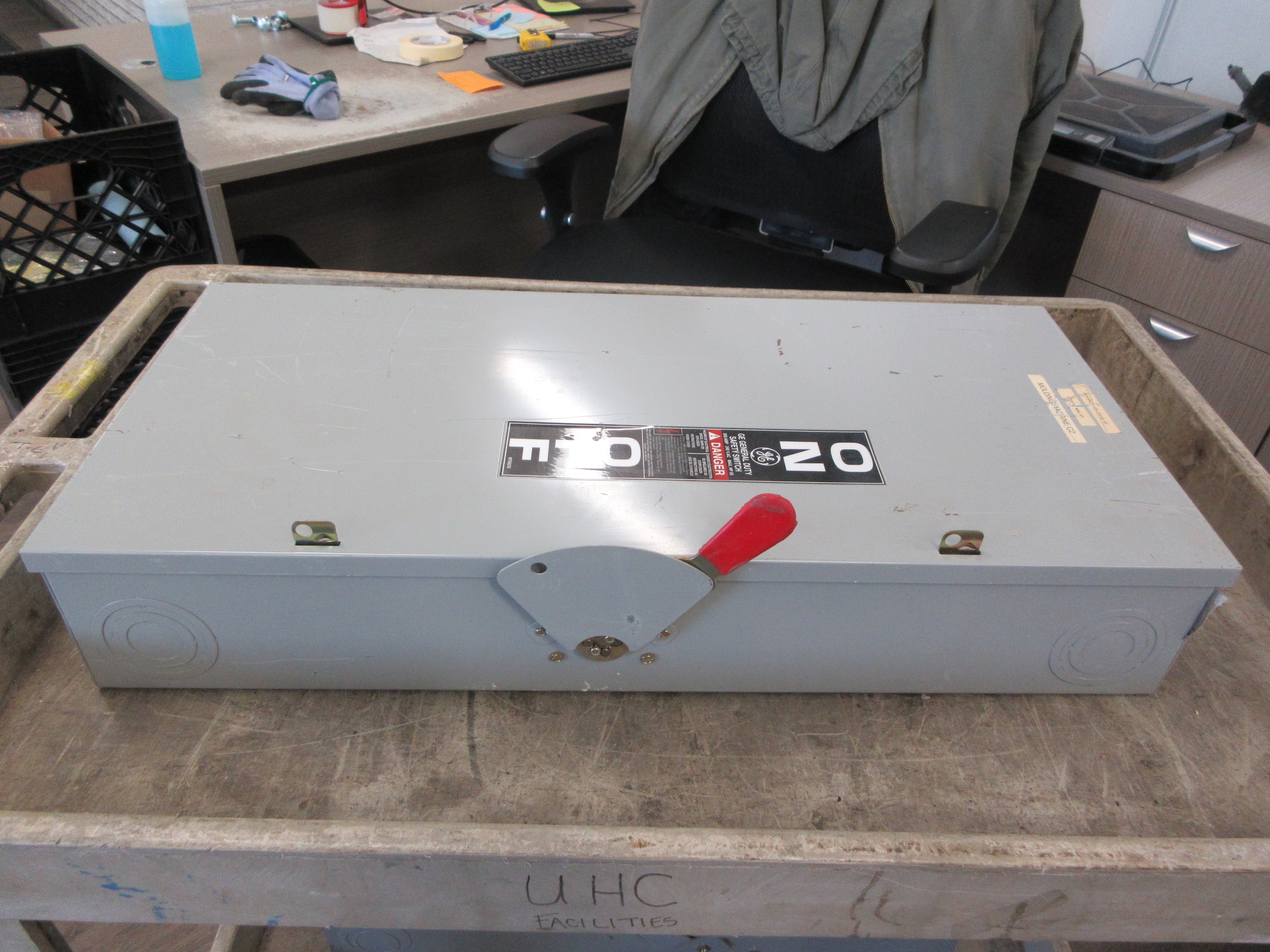 GE Fusible Safety Switch/Disconnect TG4324 Mod. 8 200A 240V 3P Used