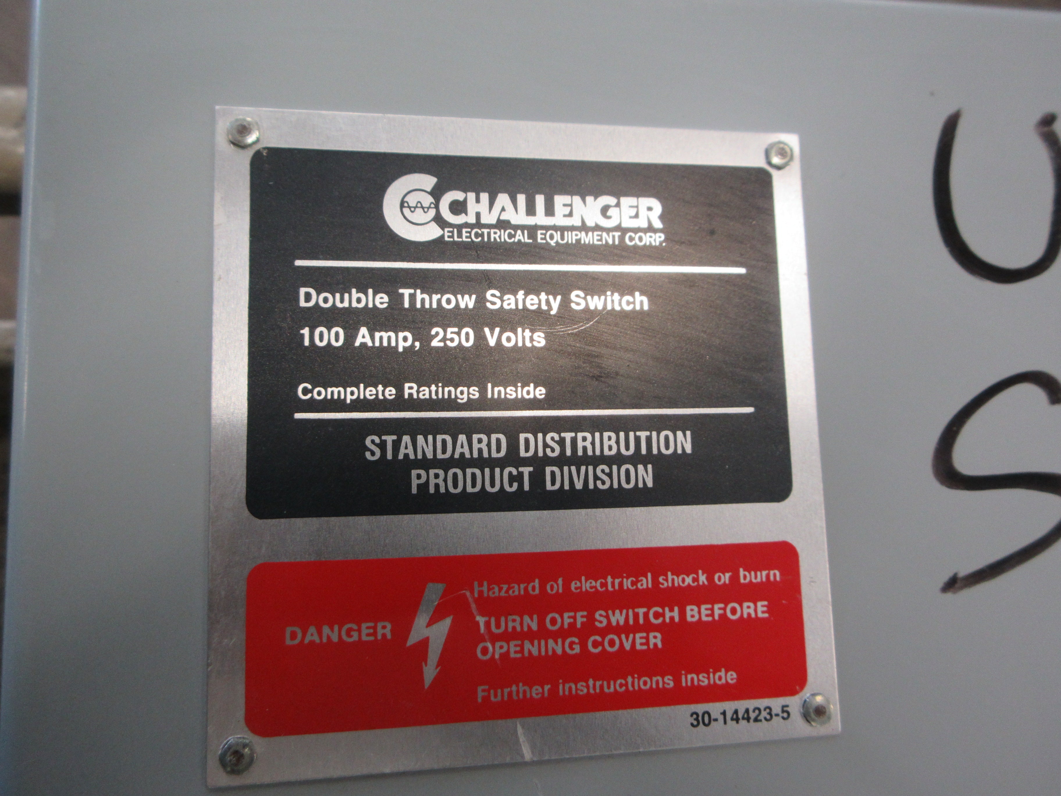 Challenger Fusible Safety Switch/Disconnect D323C 100A 240V 3P Double-Throw Used