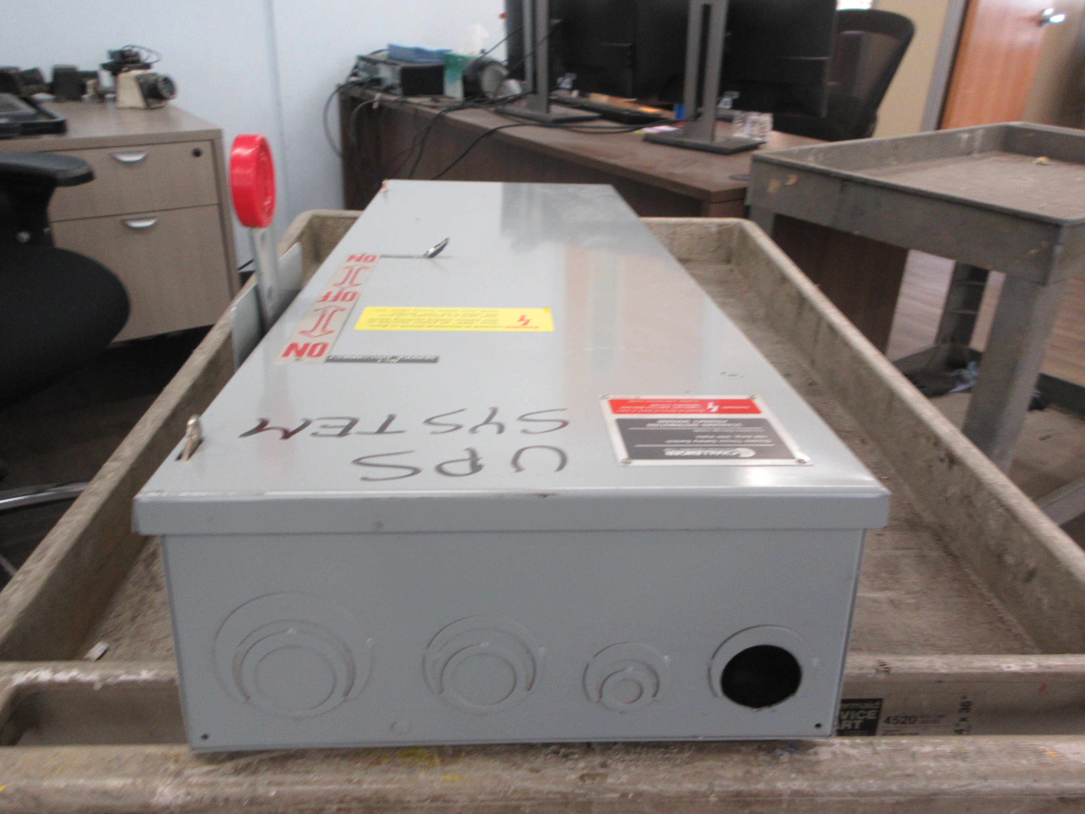 Challenger Fusible Safety Switch/Disconnect D323C 100A 240V 3P Double-Throw Used