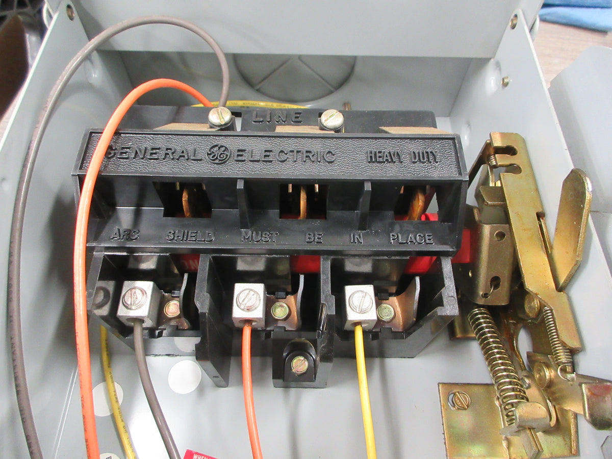 GE Non-Fusible Safety Switch/Disconnect THN3361R 30A 600V 3P 3W Used