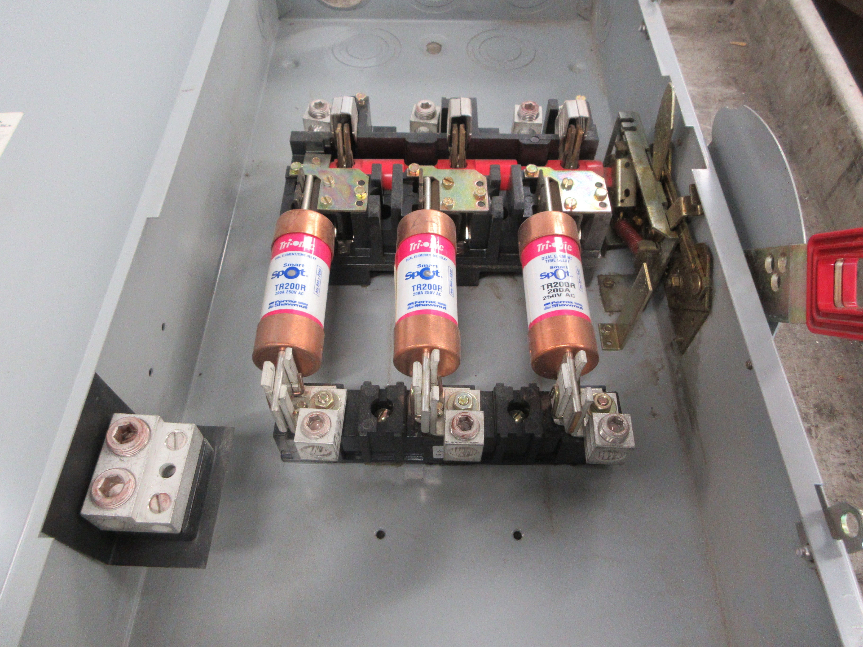 GE Fusible Safety Switch/Disconnect TH4324 Mod. 10 240V 200A Used
