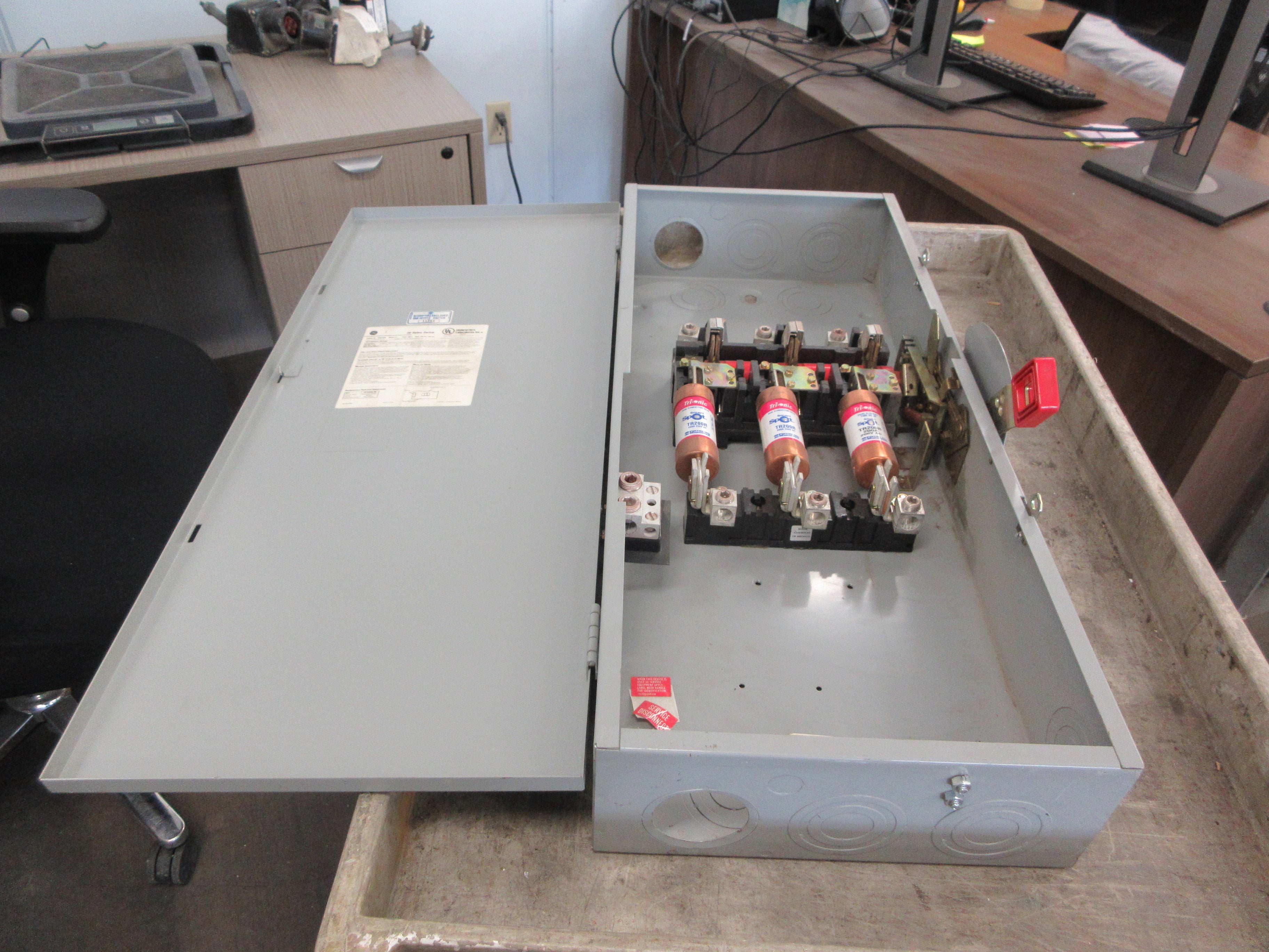 GE Fusible Safety Switch/Disconnect TH4324 Mod. 10 240V 200A Used