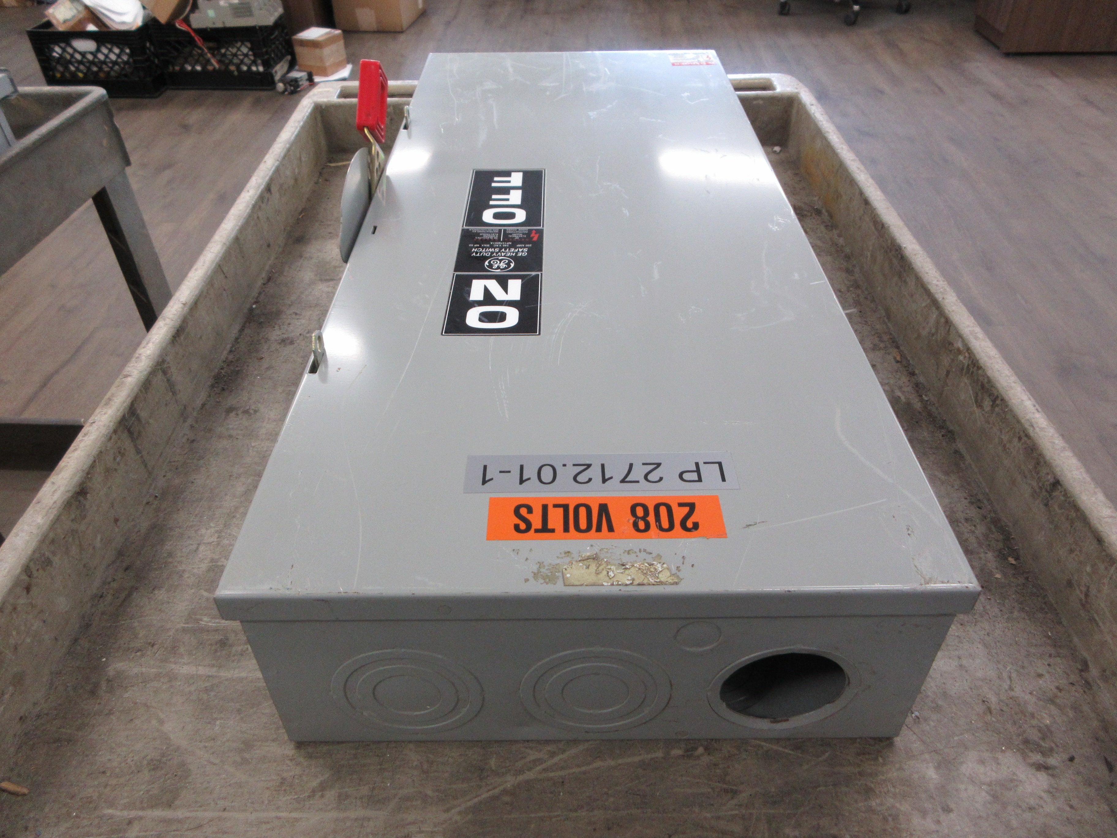 GE Fusible Safety Switch/Disconnect TH4324 Mod. 10 240V 200A Used