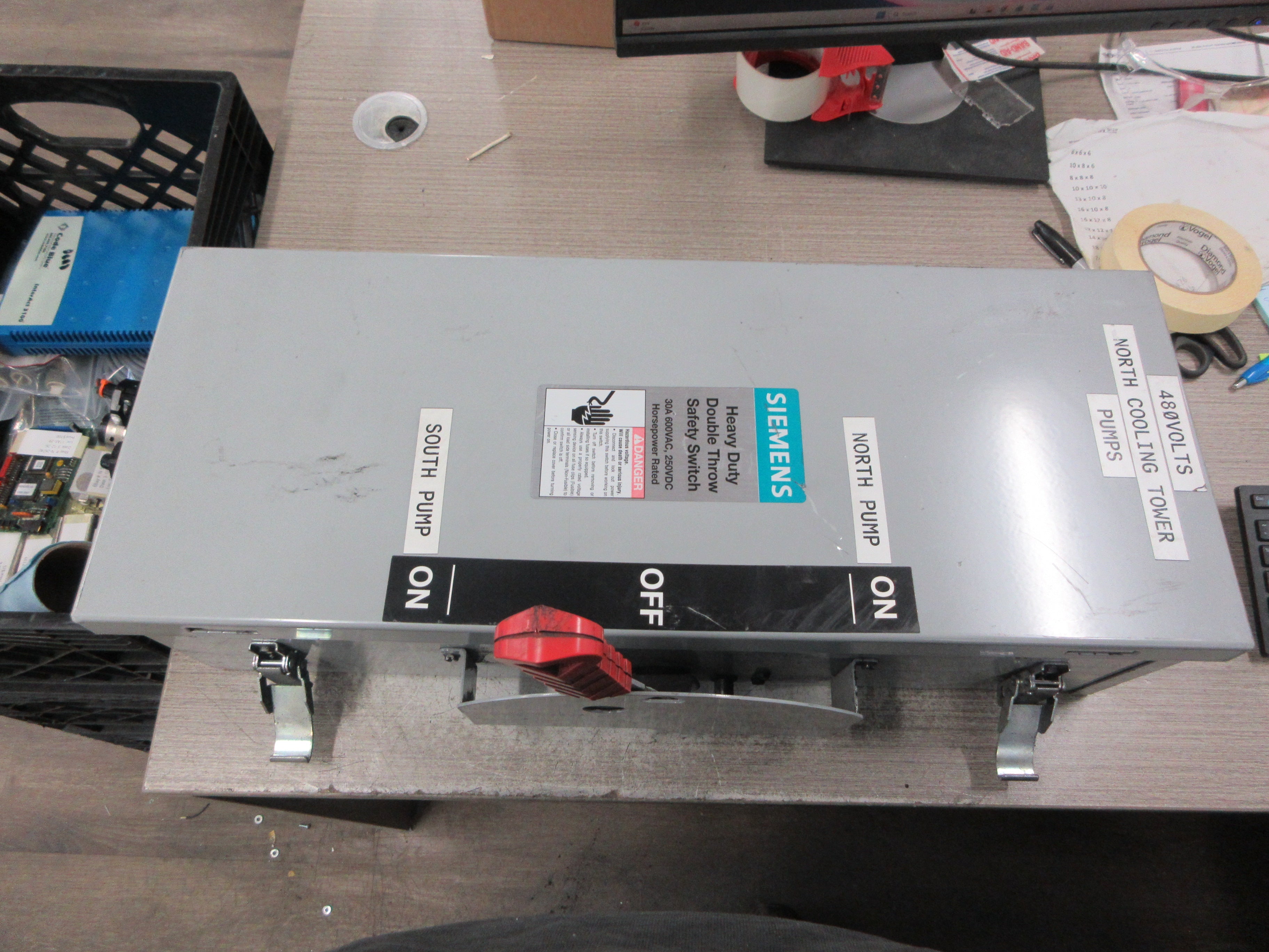 Siemens Non-Fusible 3R Safety Switch/Disconnect DTNF361J 30A 600V 3P Used