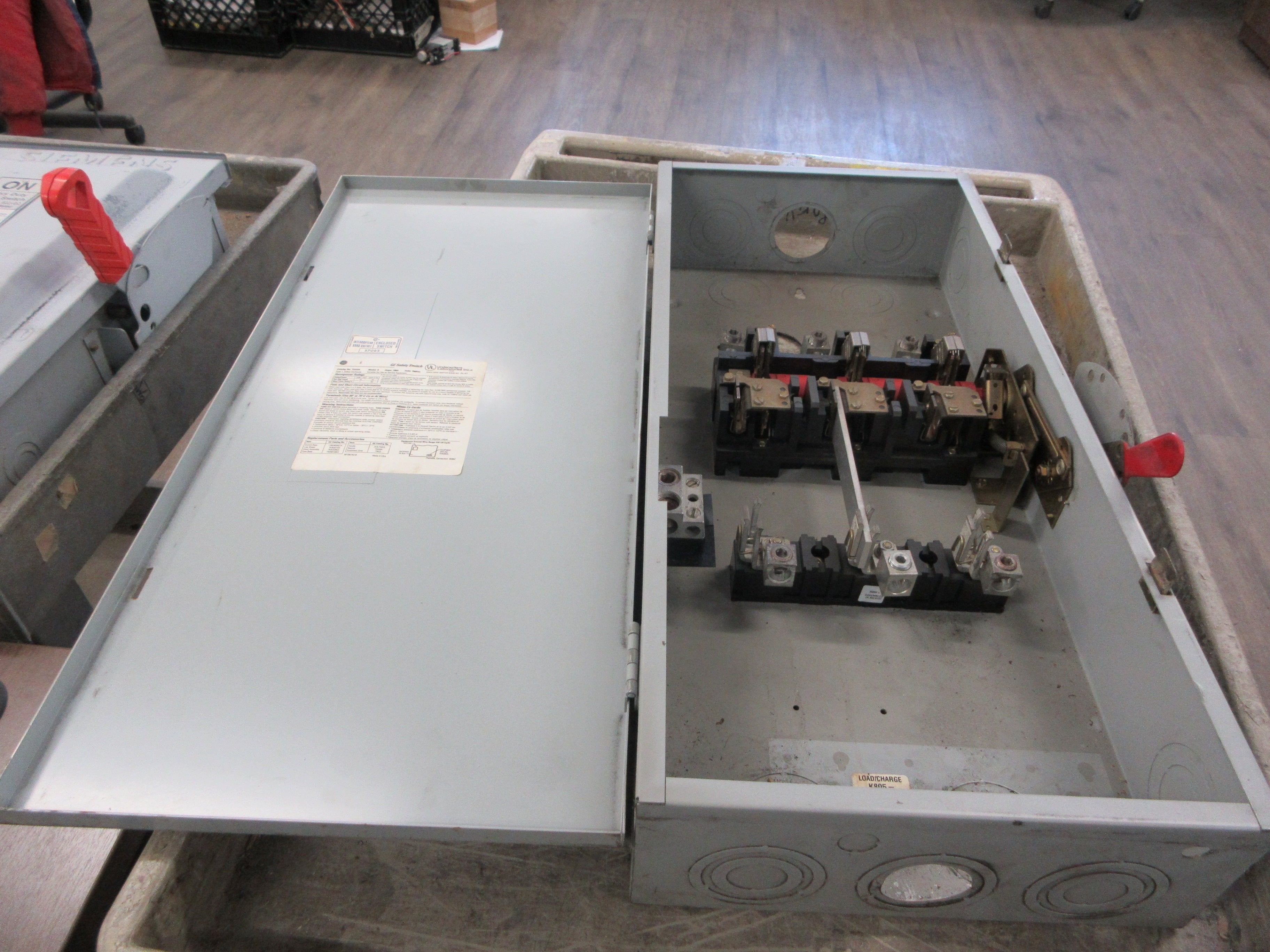 GE Fusible Safety Switch/Disconnect TG4324 Mod. 8 200A 240V 3P Used