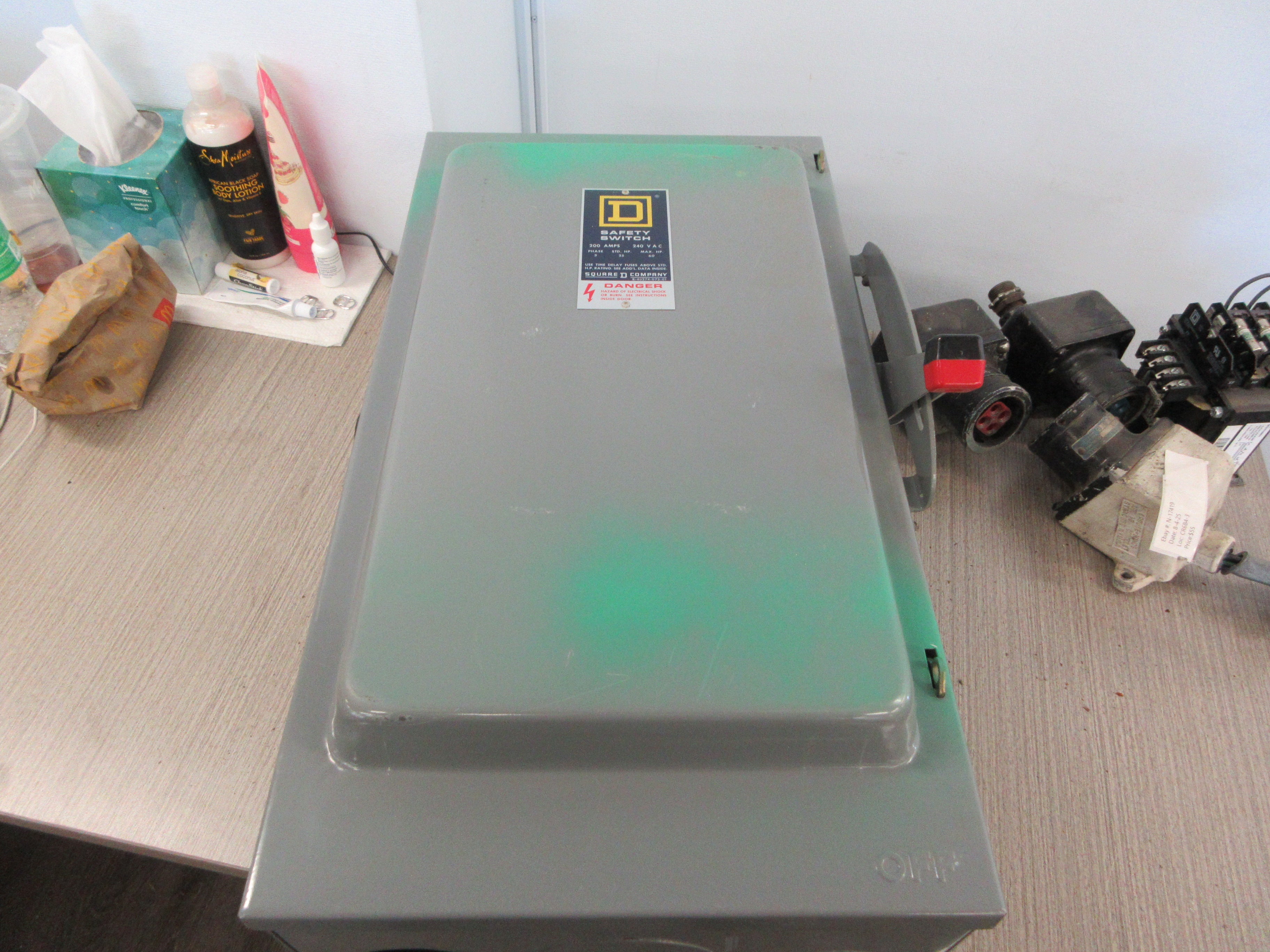 Square D Fusible Safety Switch / Disconnect H 324N Ser. D2 200A 240V 3Ph Used