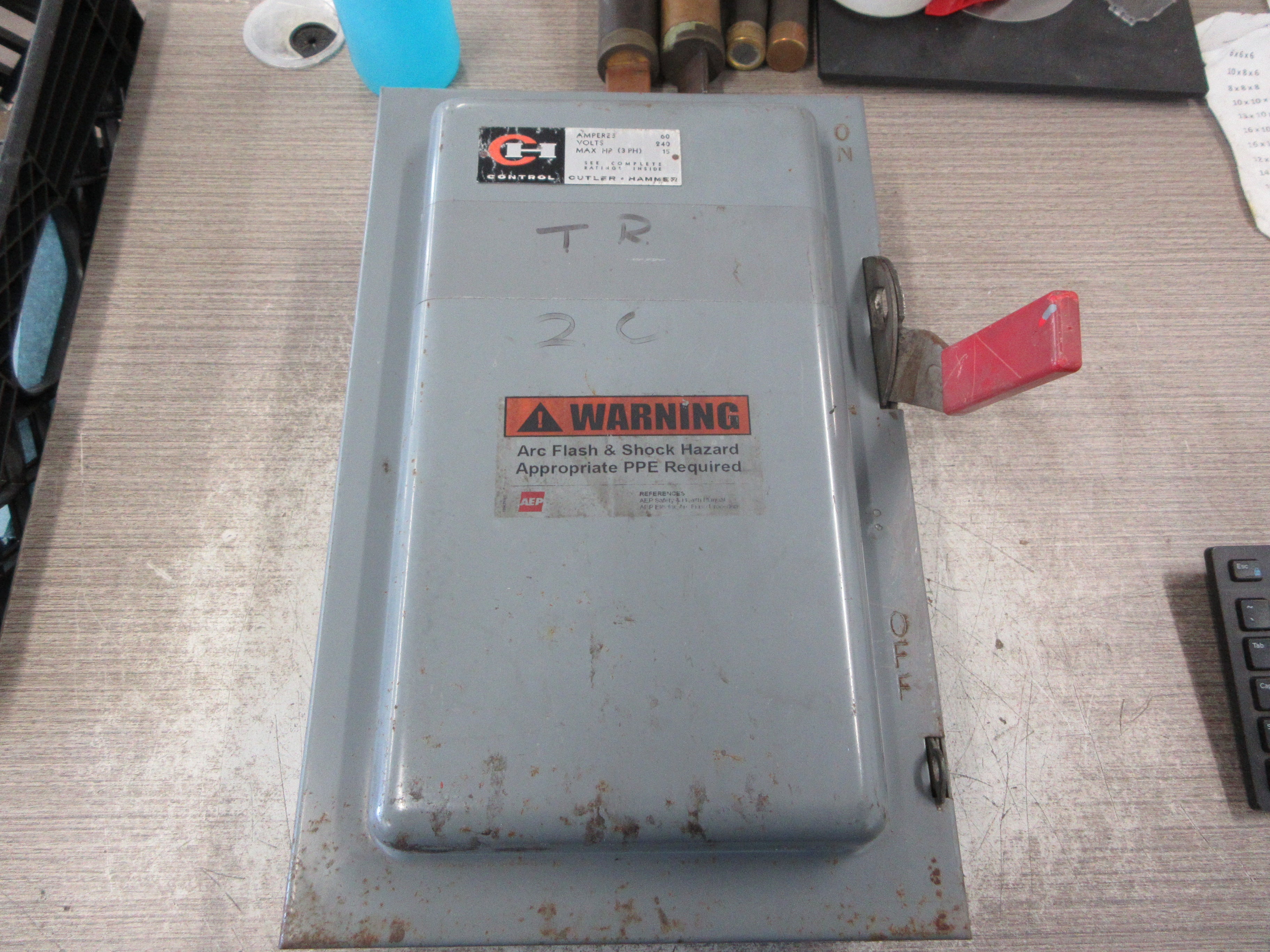 Cutler-Hammer Fusible Safety Switch/Disconnect 4105H442H 60A 240V 3P Used