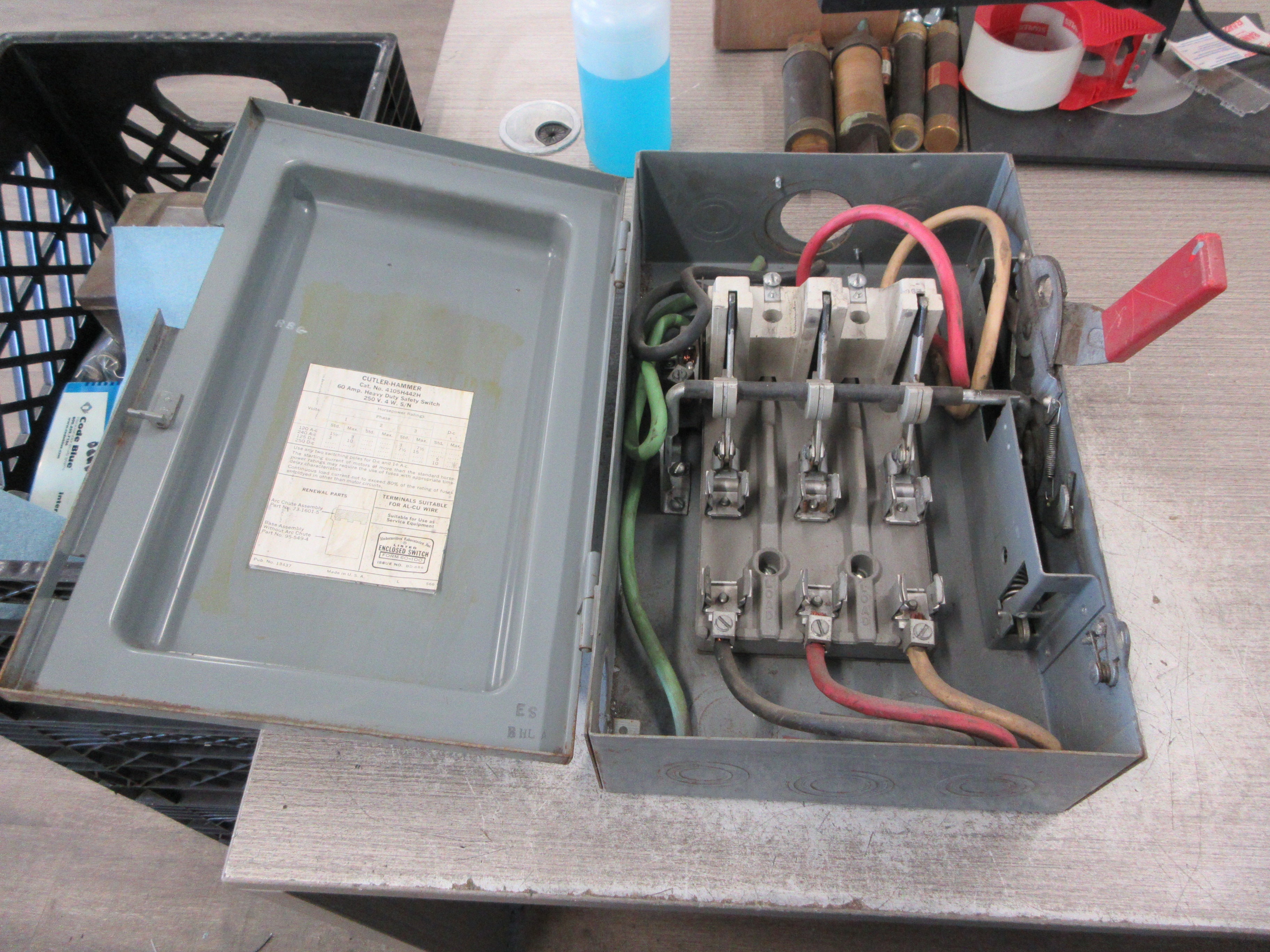 Cutler-Hammer Fusible Safety Switch/Disconnect 4105H442H 60A 240V 3P Used
