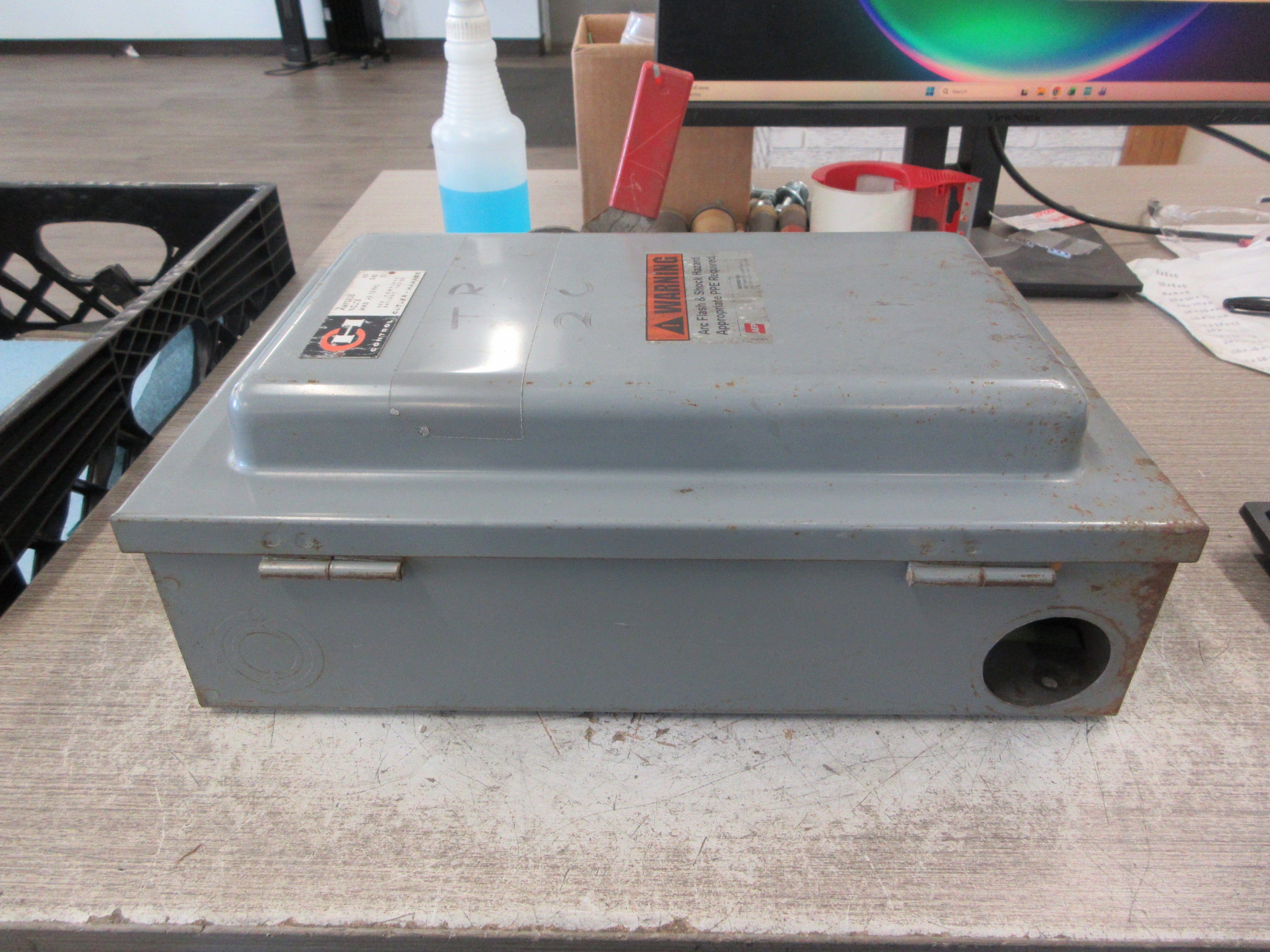 Cutler-Hammer Fusible Safety Switch/Disconnect 4105H442H 60A 240V 3P Used