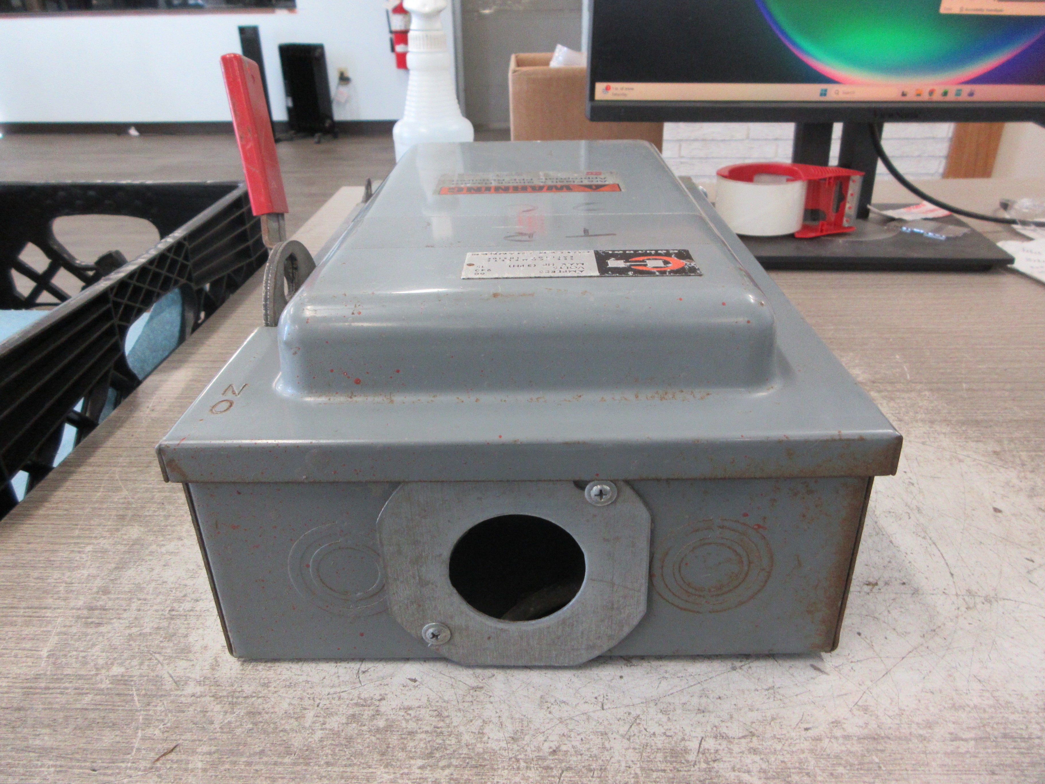 Cutler-Hammer Fusible Safety Switch/Disconnect 4105H442H 60A 240V 3P Used
