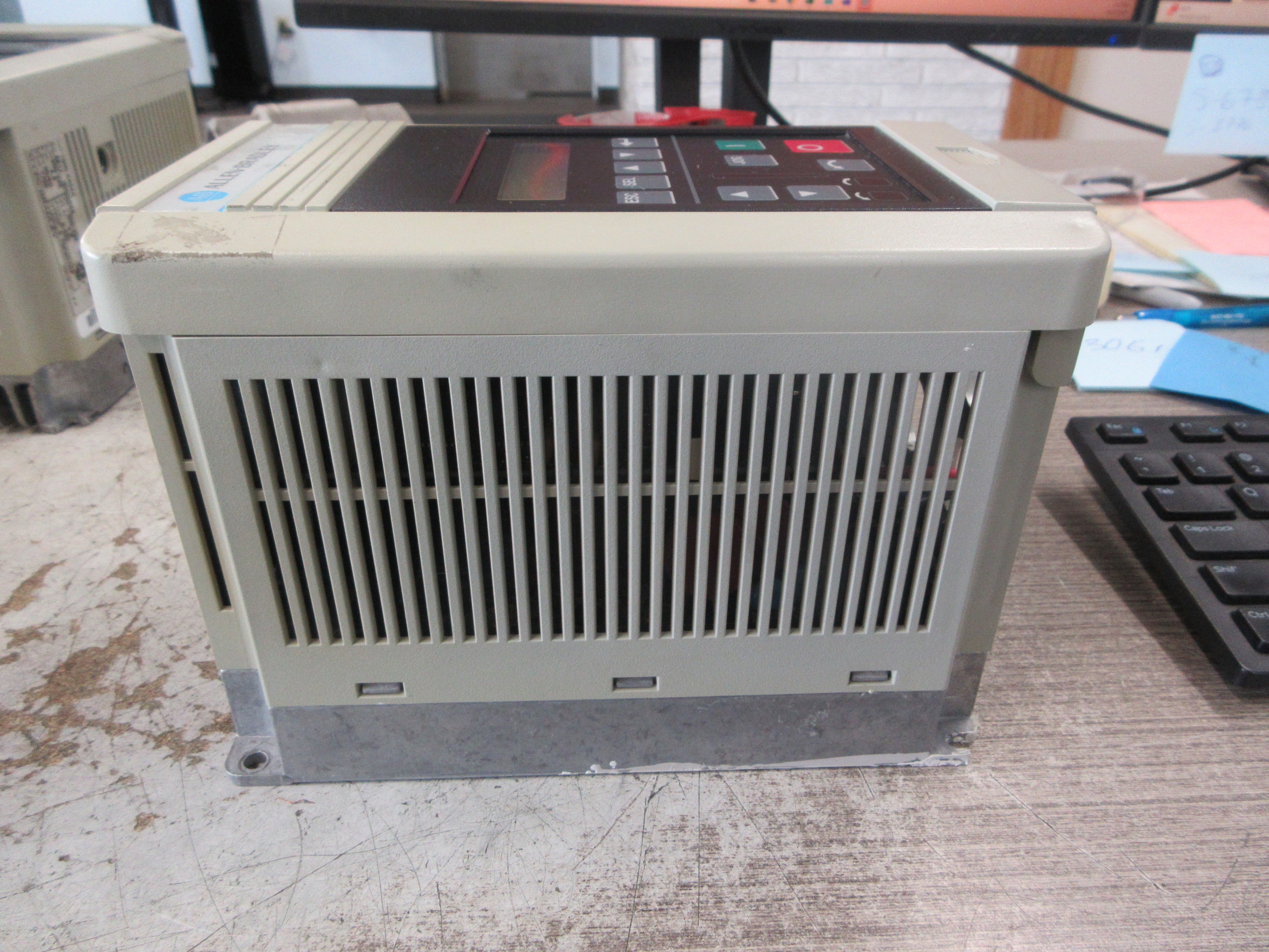 Allen-Bradley AC Drive 1305-AA04A Ser. A 1HP 3Ph Used