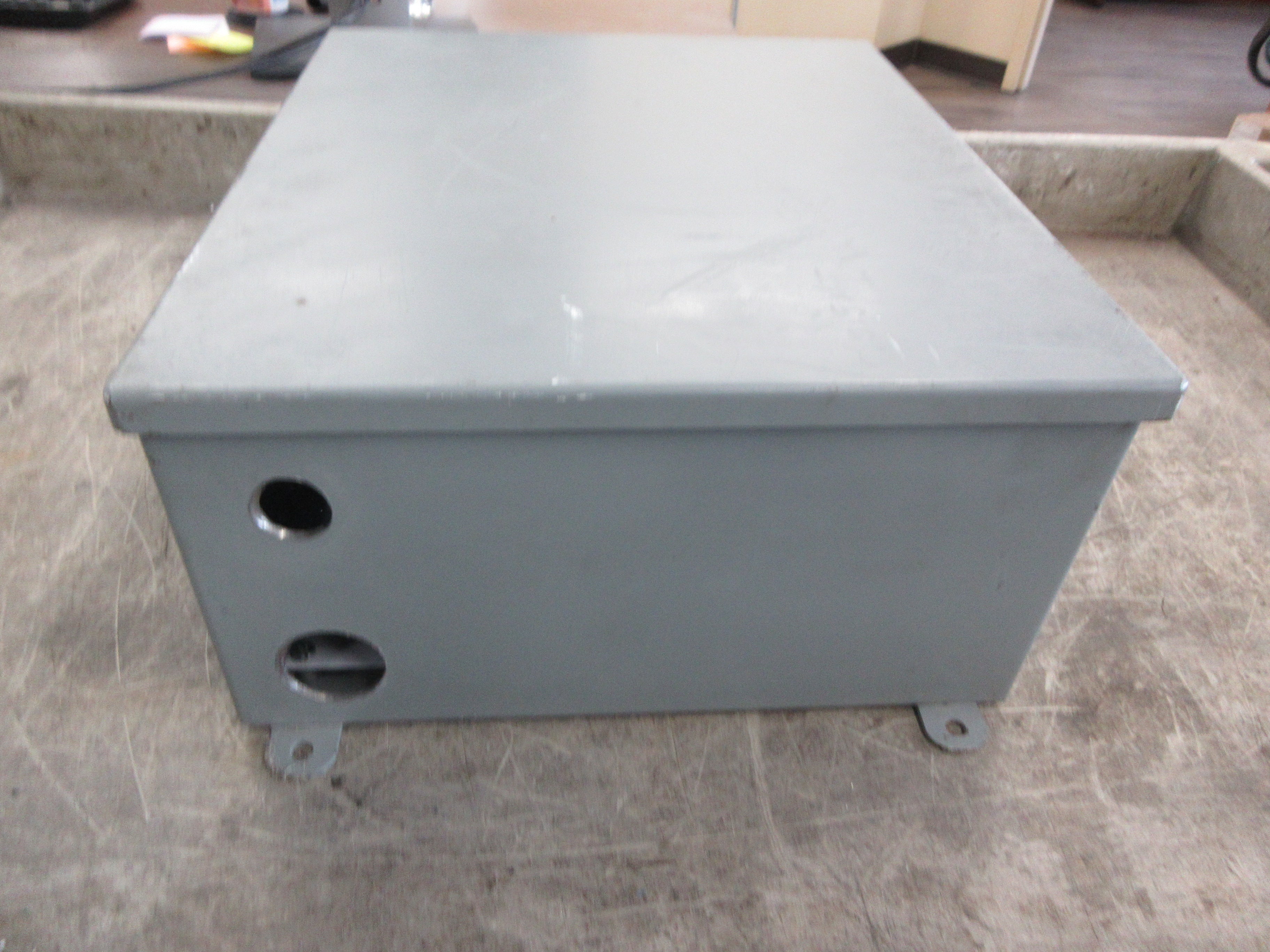 Furnas Enclosed Reversing Starter 42FE35AA106 Ser. D 110-120/220/240V Coil Used