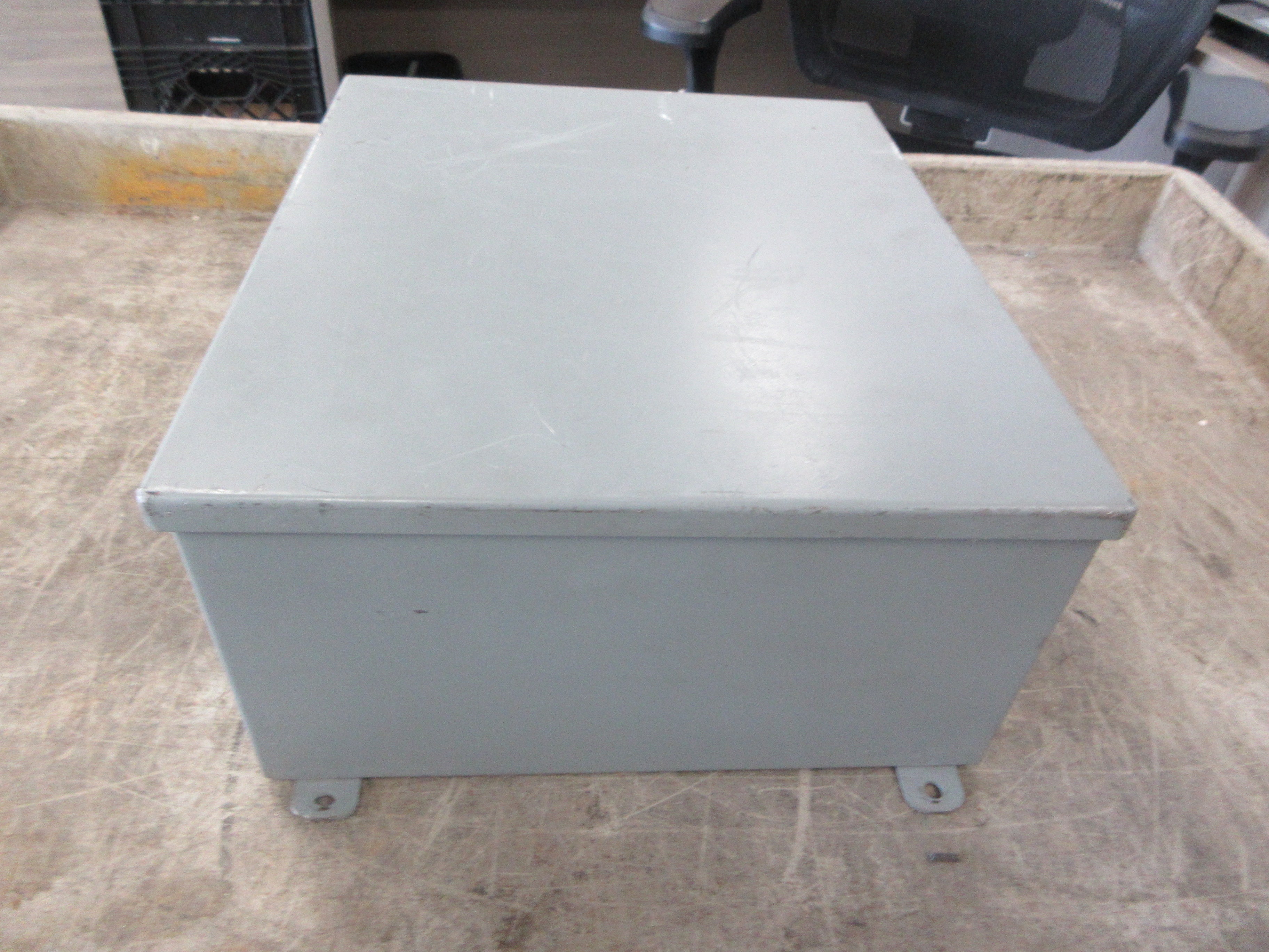 Furnas Enclosed Reversing Starter 42FE35AA106 Ser. D 110-120/220/240V Coil Used