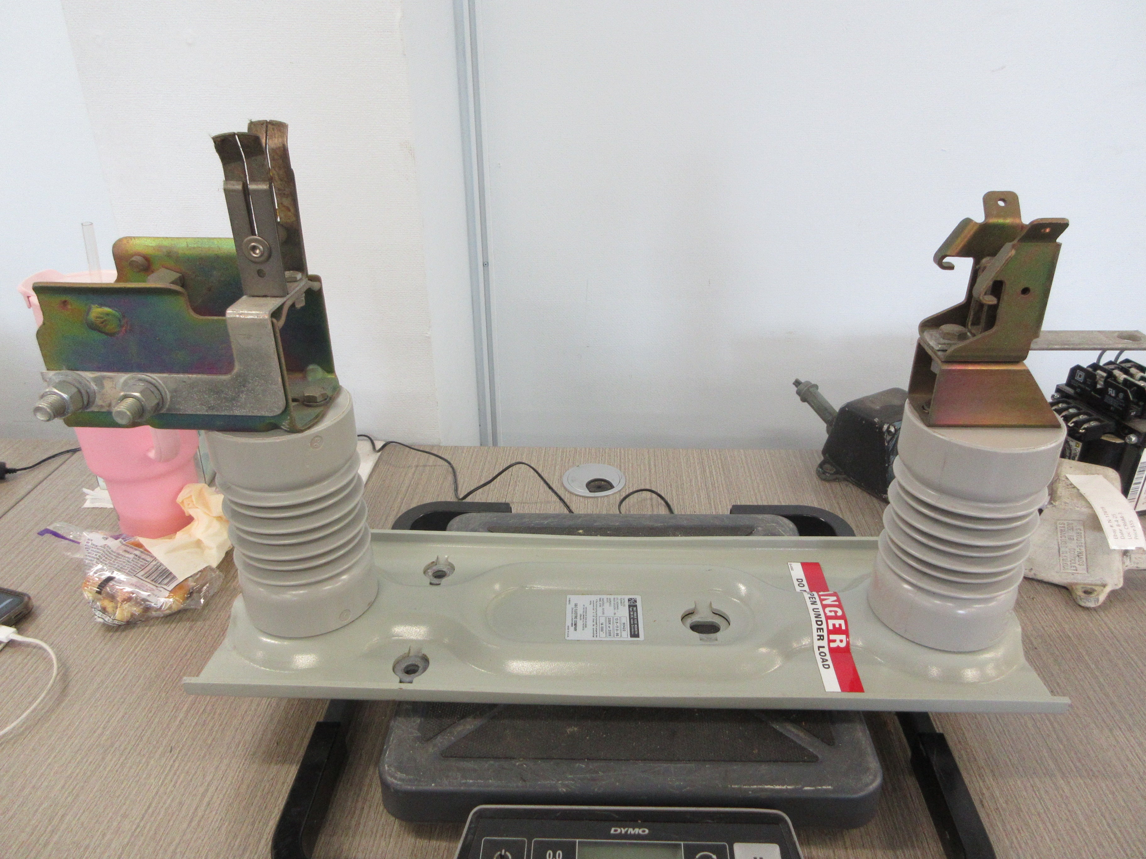 S&C SM-20 Fuse Mounting 90422 200E 13.8KV Used