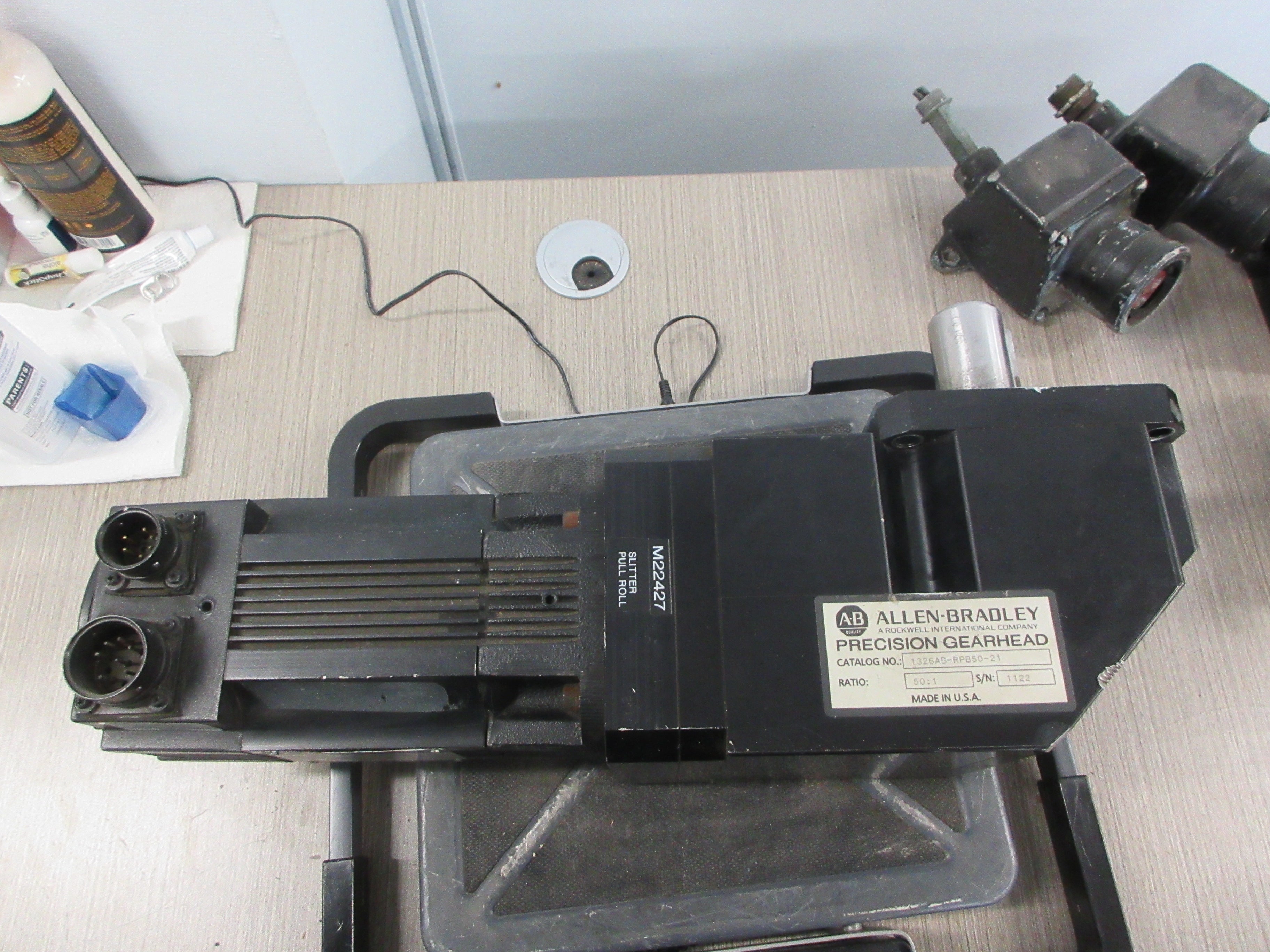 Allen-Bradley Servo Gearmotor 1326AB-B410G-21 / 1326AB-RPB50-21 1 KW Used