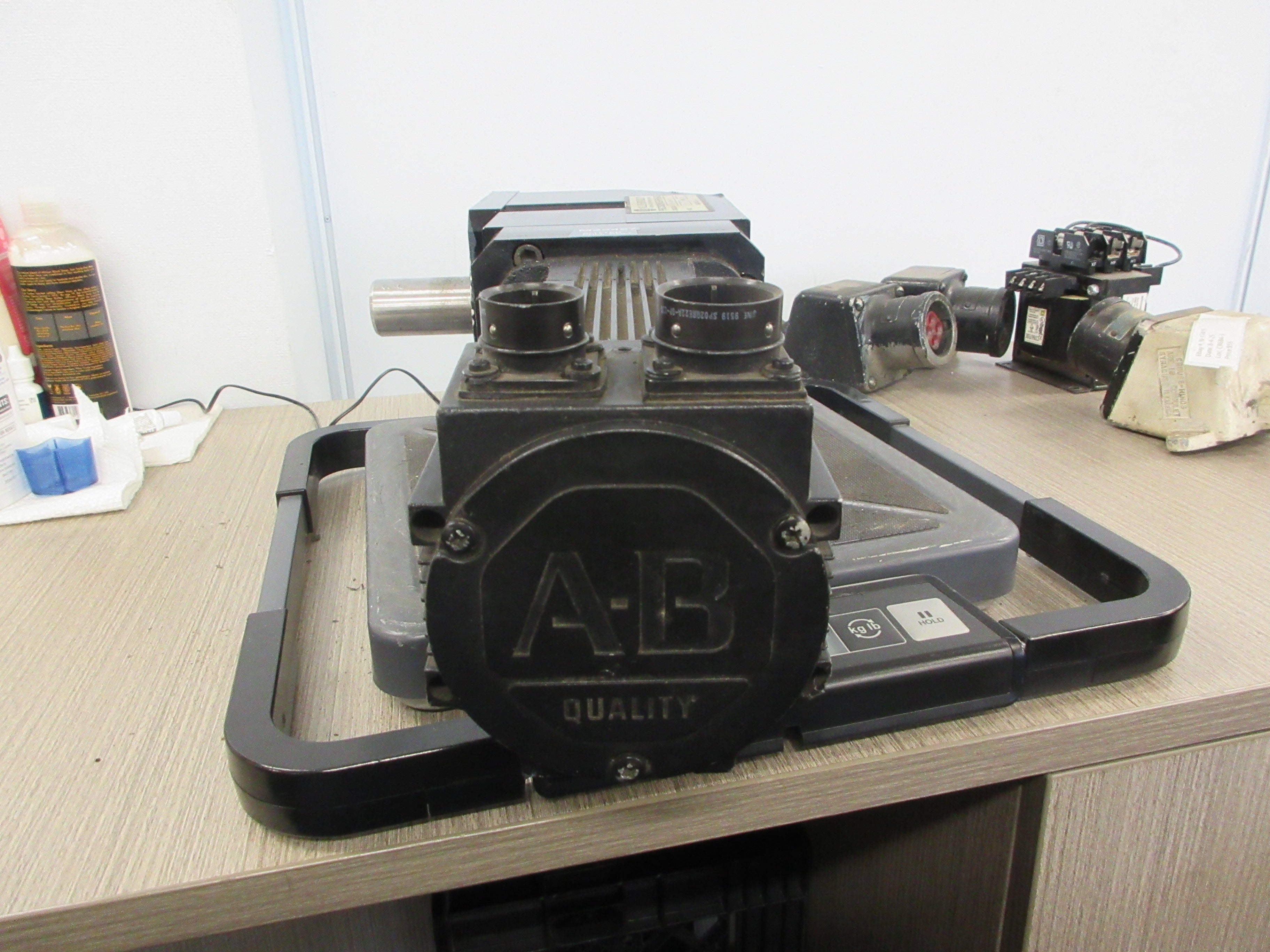 Allen-Bradley Servo Gearmotor 1326AB-B410G-21 / 1326AB-RPB50-21 1 KW Used
