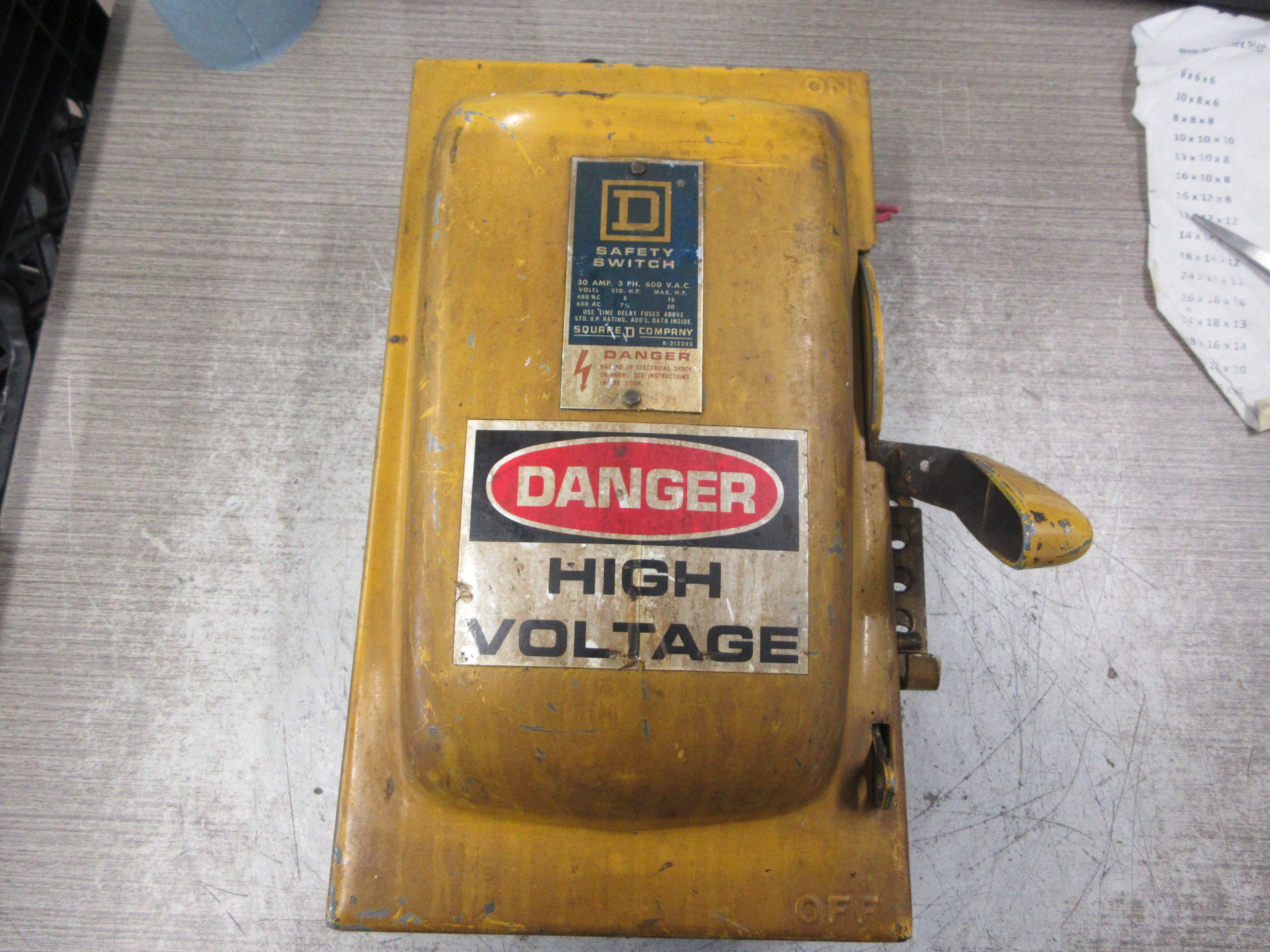 Square D Fusible Safety Switch / Disconnect H361 Ser. D1 30A 600V 3P Used