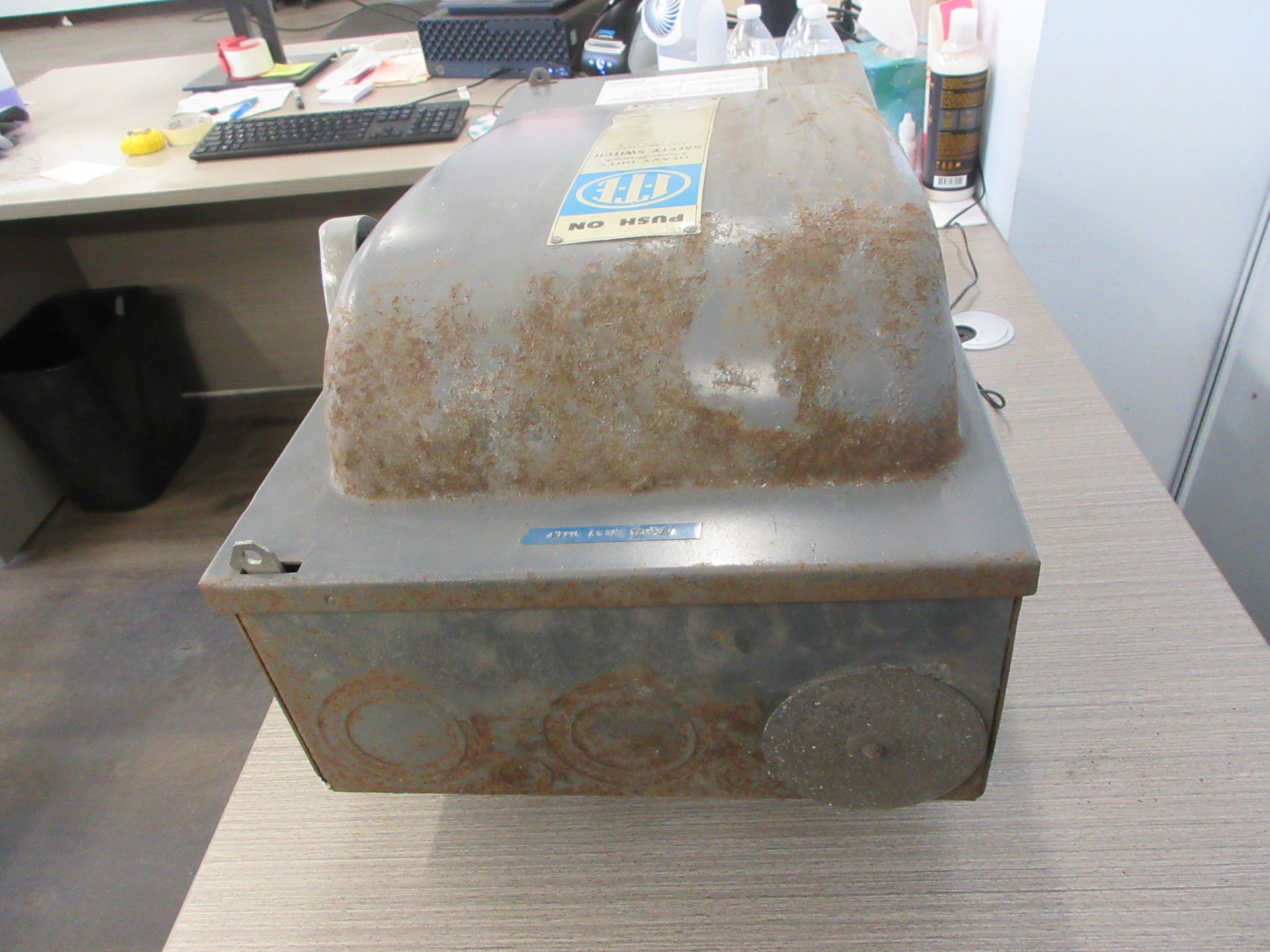 ITE Fusible Safety Switch/Disconnect SN 424 200A 240V 3P Used