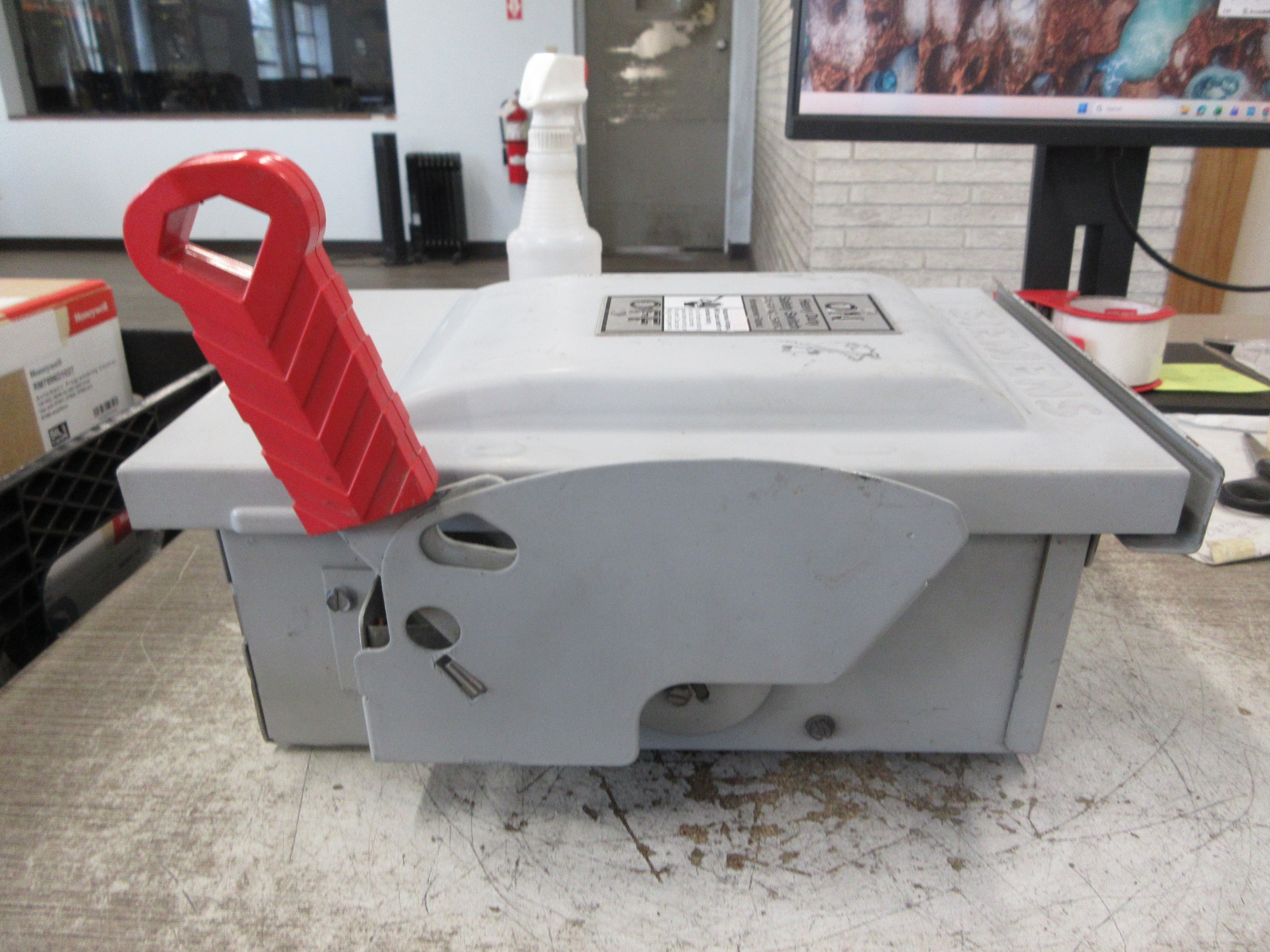 Siemens Non-Fusible 3R Safety Switch/Disconnect HNF361R 30A 600V 3P Used