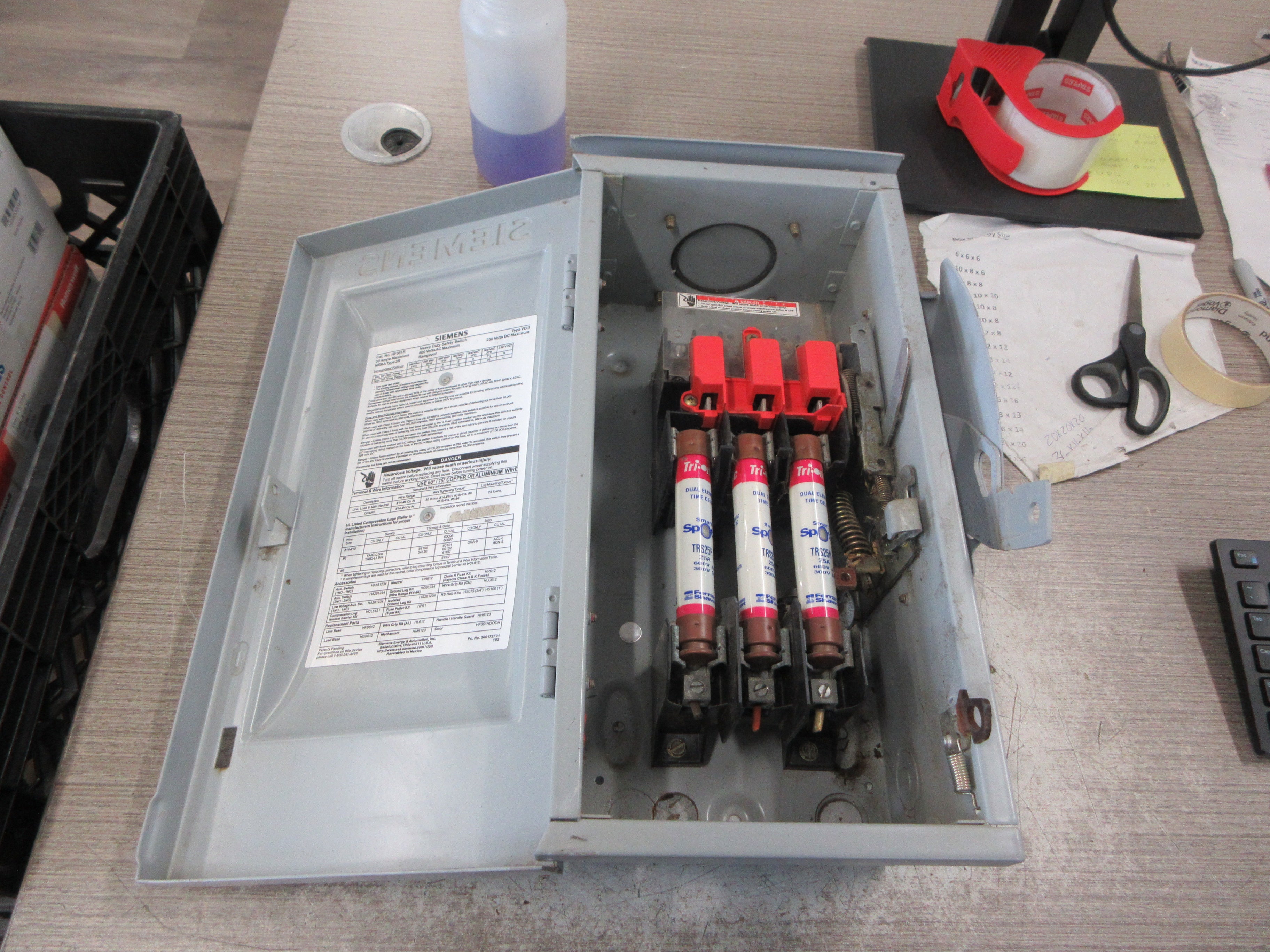 Siemens 3R Fusible Safety Switch/Disconnect HF361R 30A 600V 3P Used