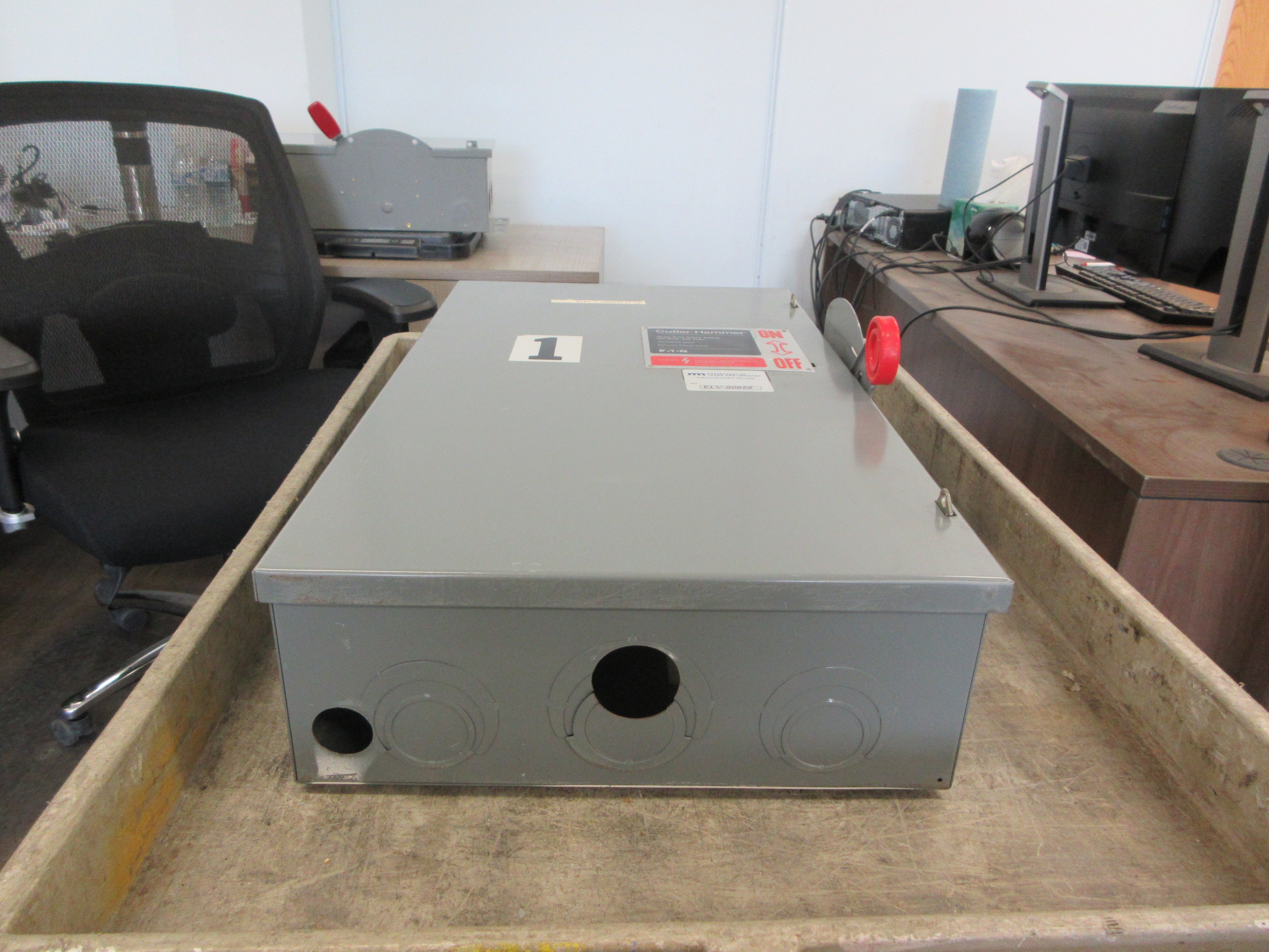Cutler-Hammer Fusible Safety Switch/Disconnect DH324NGK 200A 120/240V 3P 4W Used