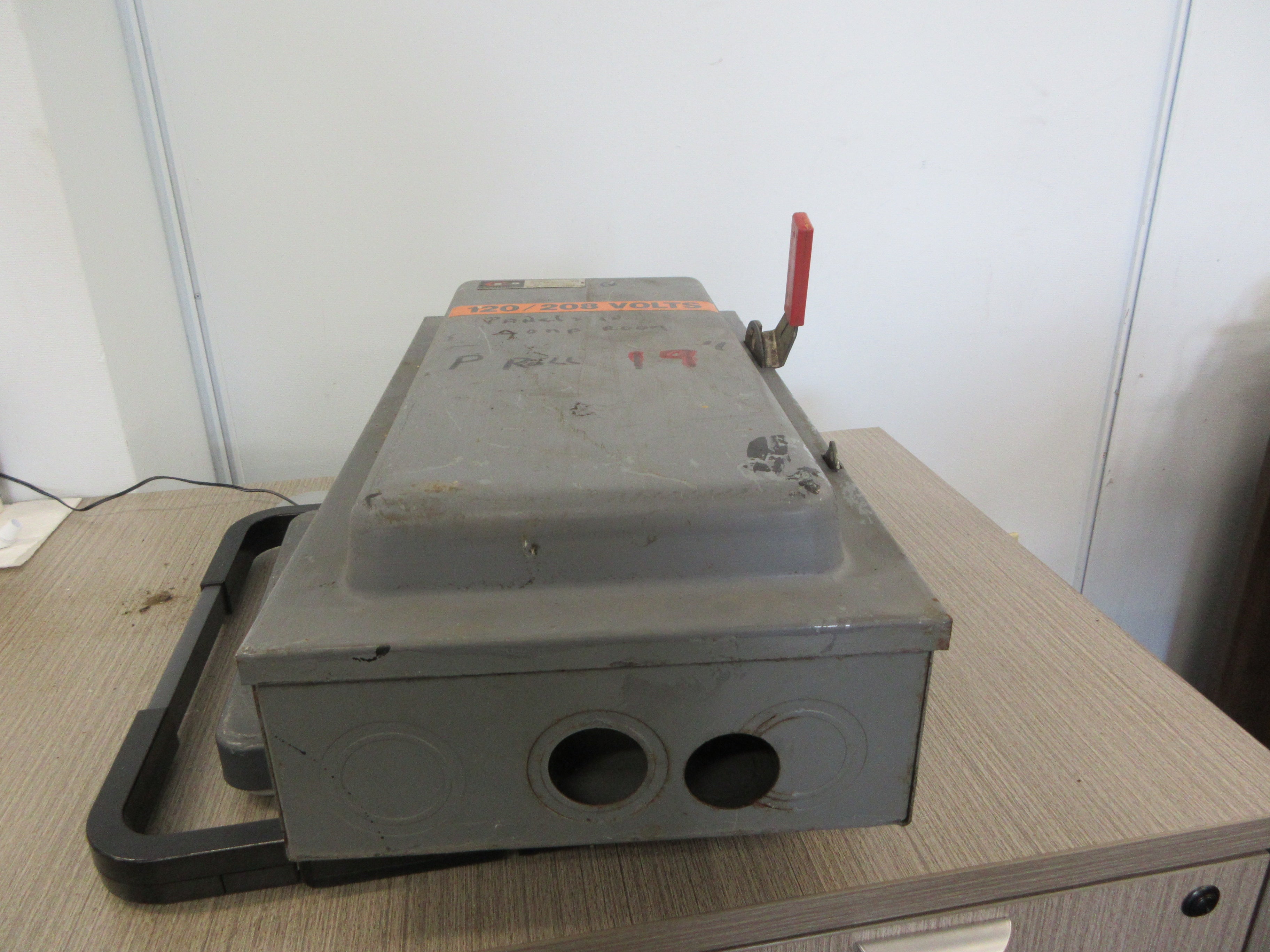 Cutler-Hammer Fusible Safety Switch/Disconnect 4105H343H 100A 125/250V 2P Used
