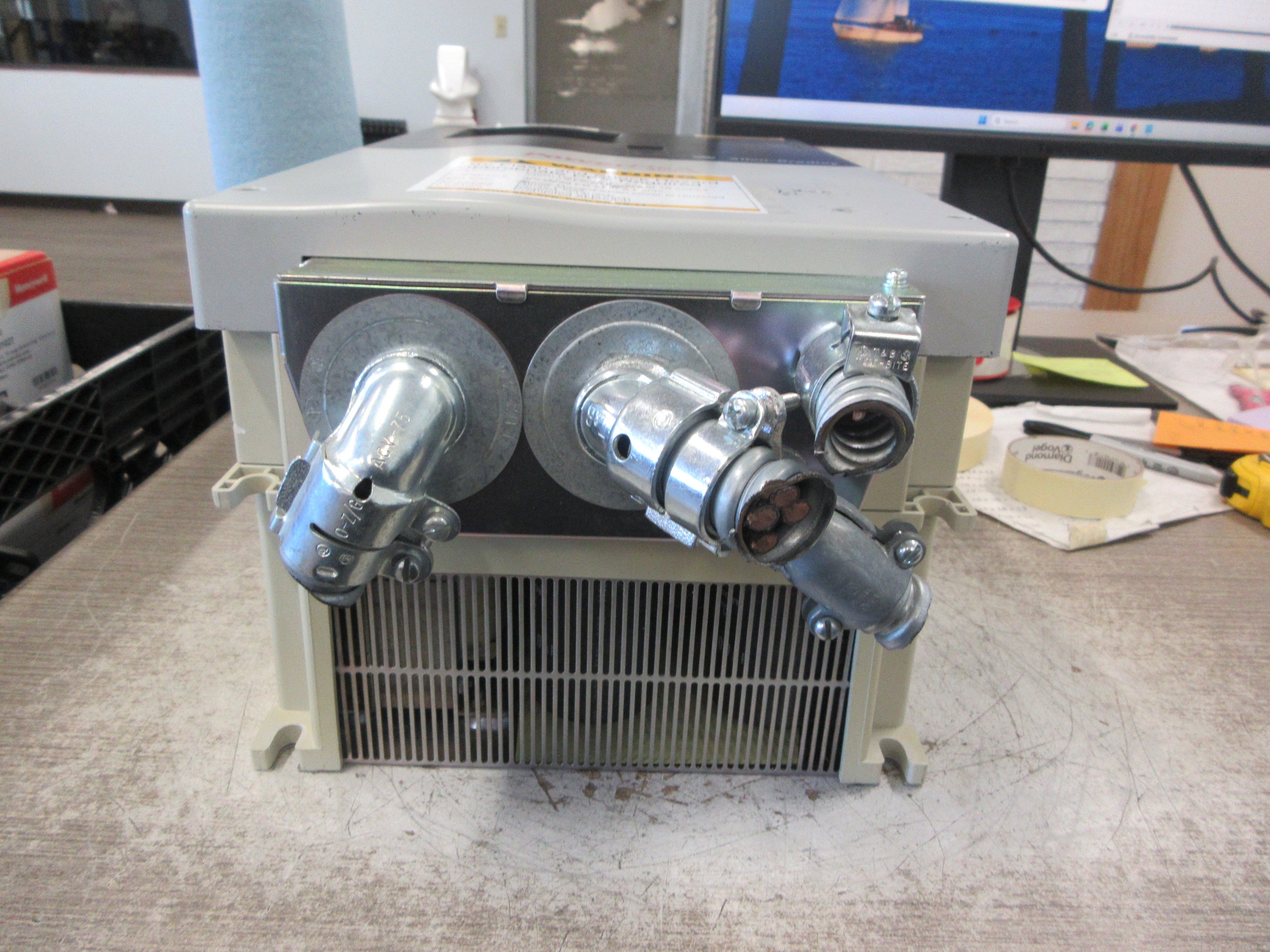 Allen-Bradley PowerFlex 400 AC Drive 22C-D045A103 Ser. A 30HP 3Ph Used