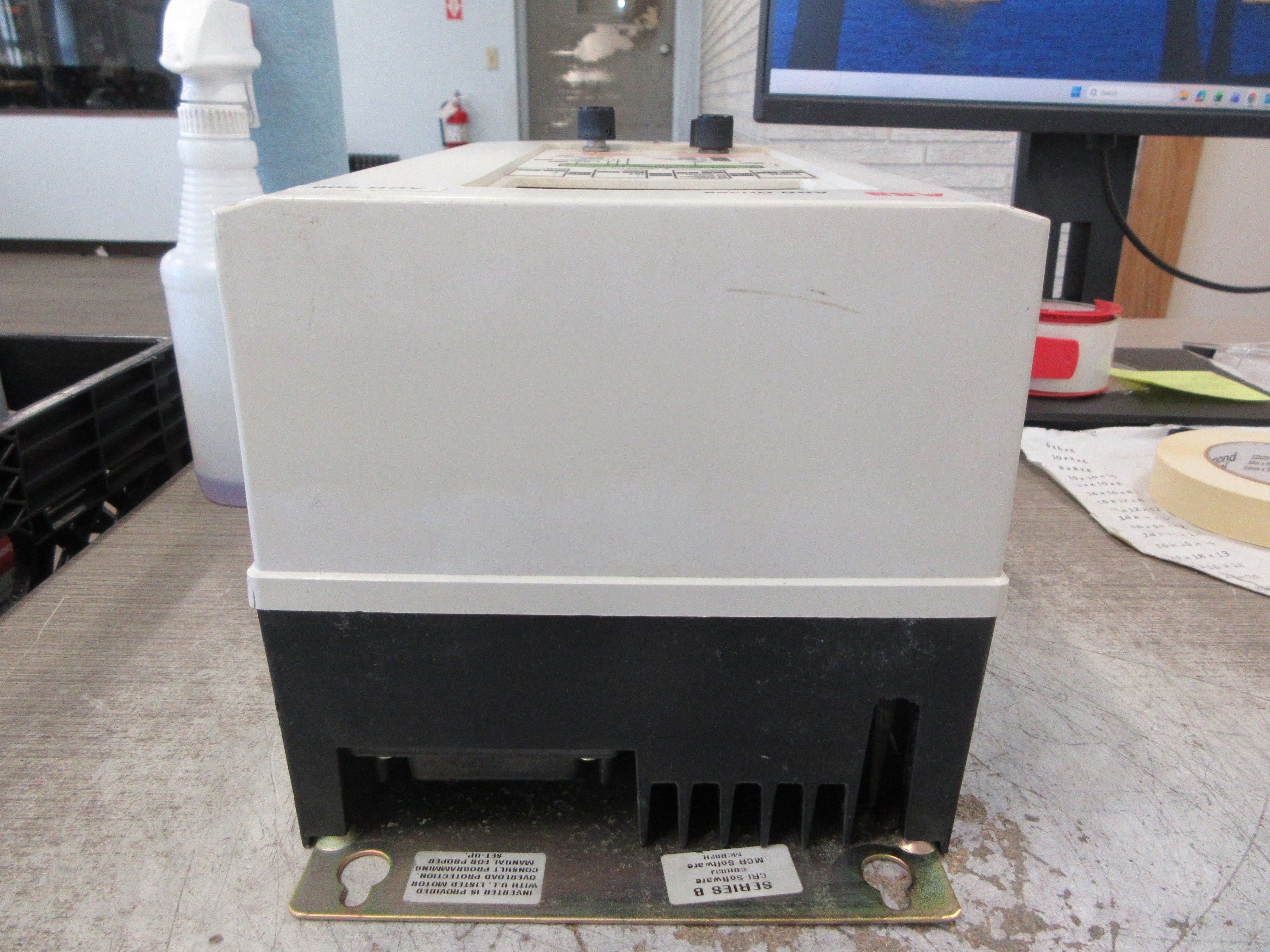 ABB ACH 500 AC Drive ACH501-002-2-00P2 2HP 3Ph *(2) Cracked Corners* Used