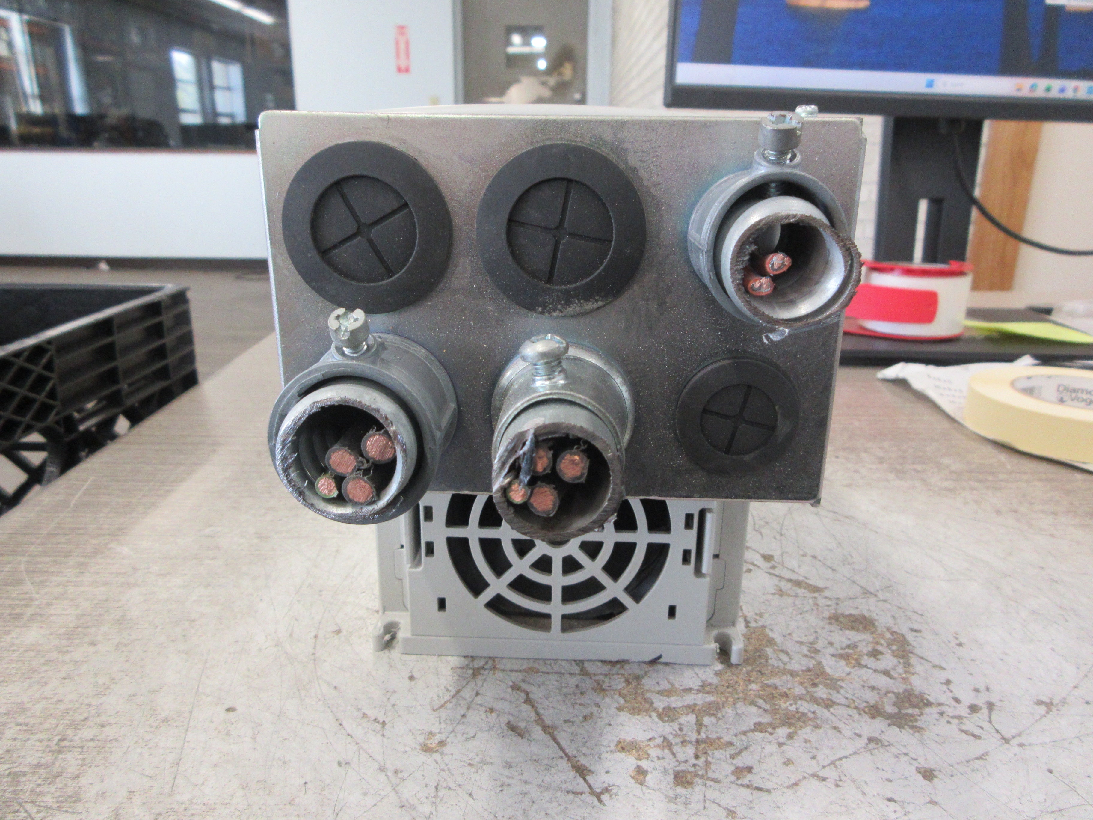 Allen-Bradley PowerFlex 400 AC Drive 22C-D030N103 Ser. A 20HP 3Ph Used