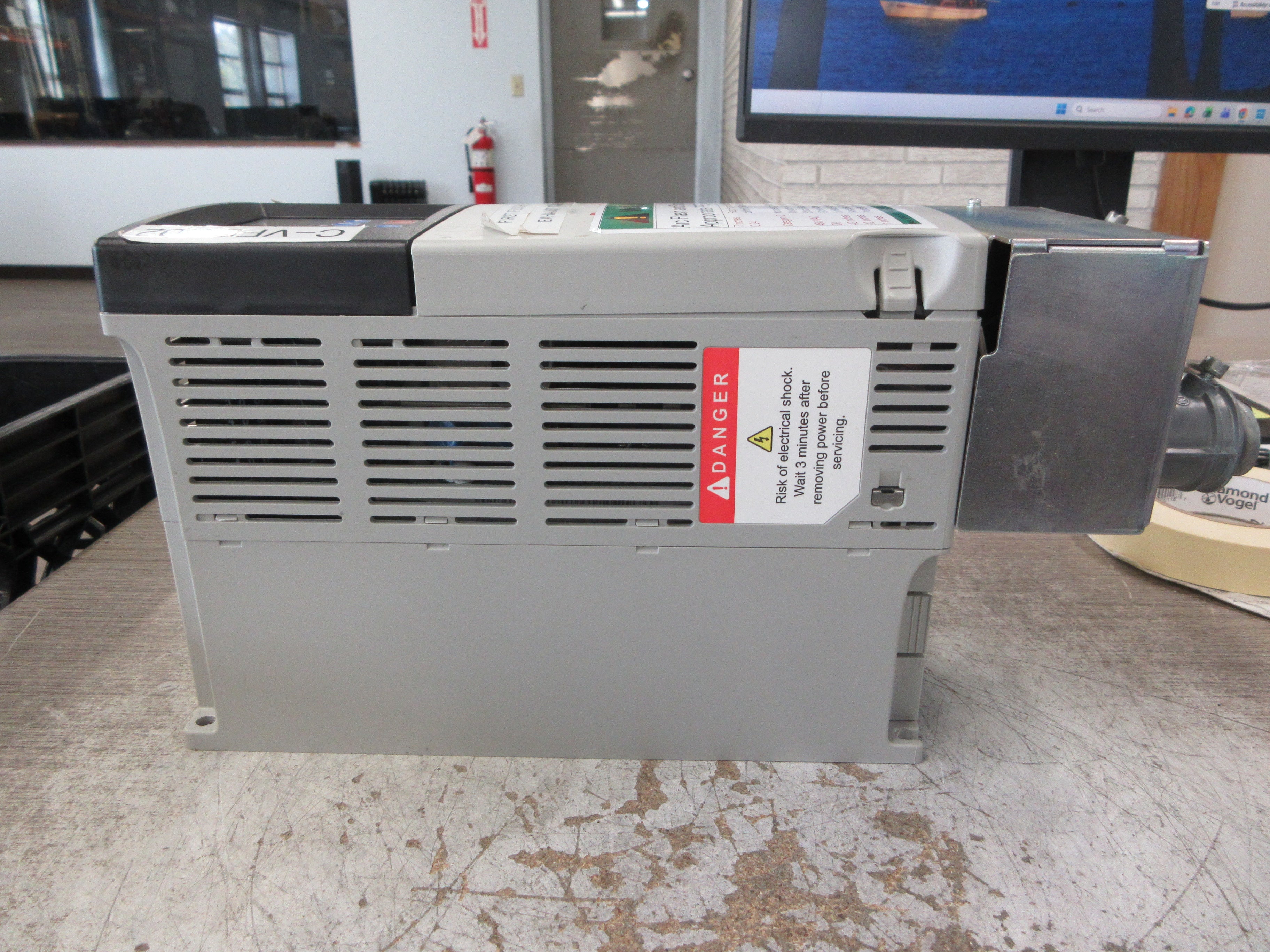 Allen-Bradley PowerFlex 400 AC Drive 22C-D030N103 Ser. A 20HP 3Ph Used
